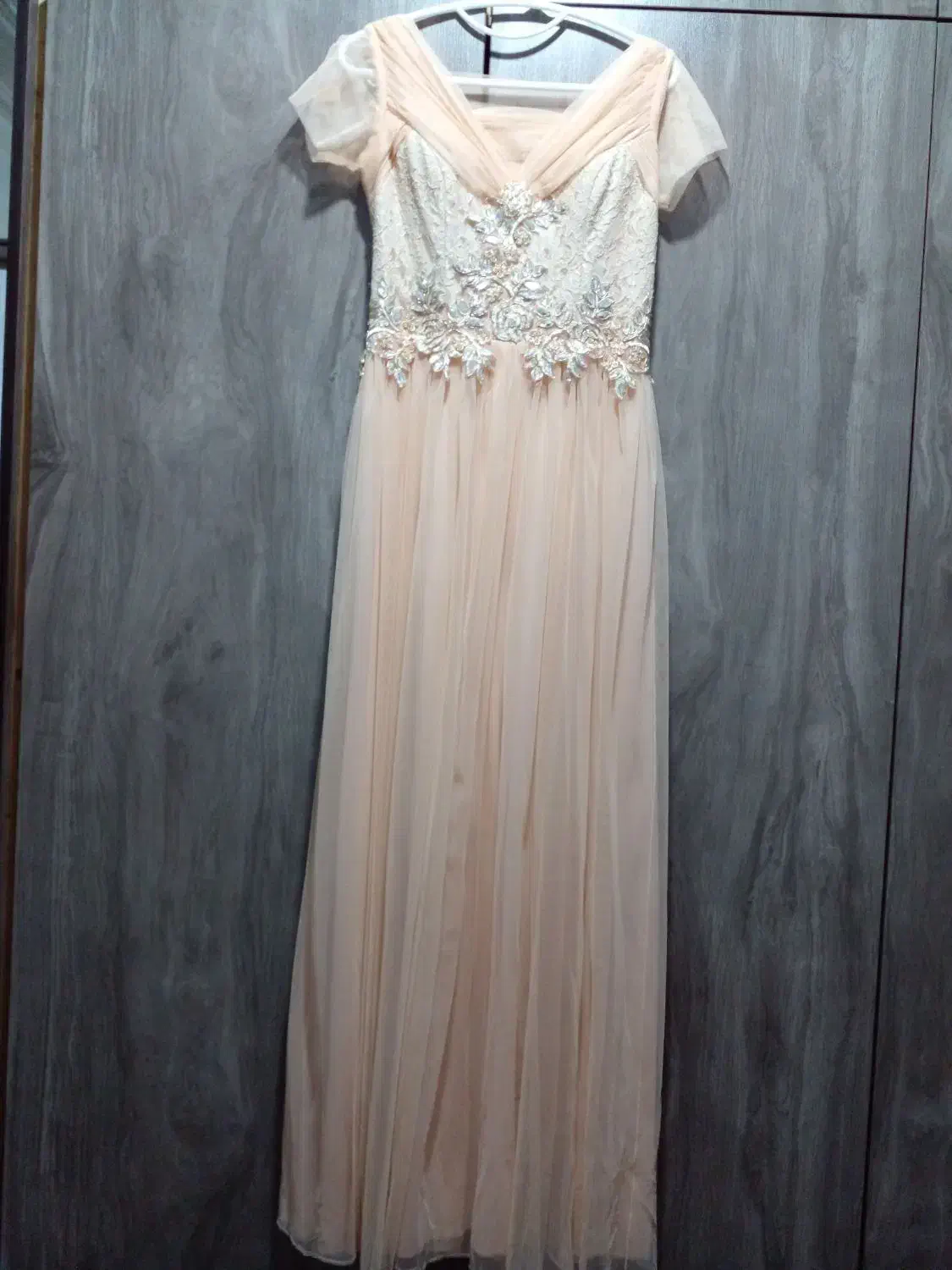 پیراهن مجلسی|لباس|سنگر, |دیوار