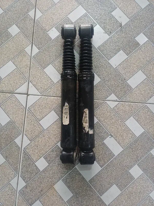 کمک عقب پژو وسمند خانواده پژو|قطعات یدکی و لوازم جانبی|اصفهان, برازنده|دیوار