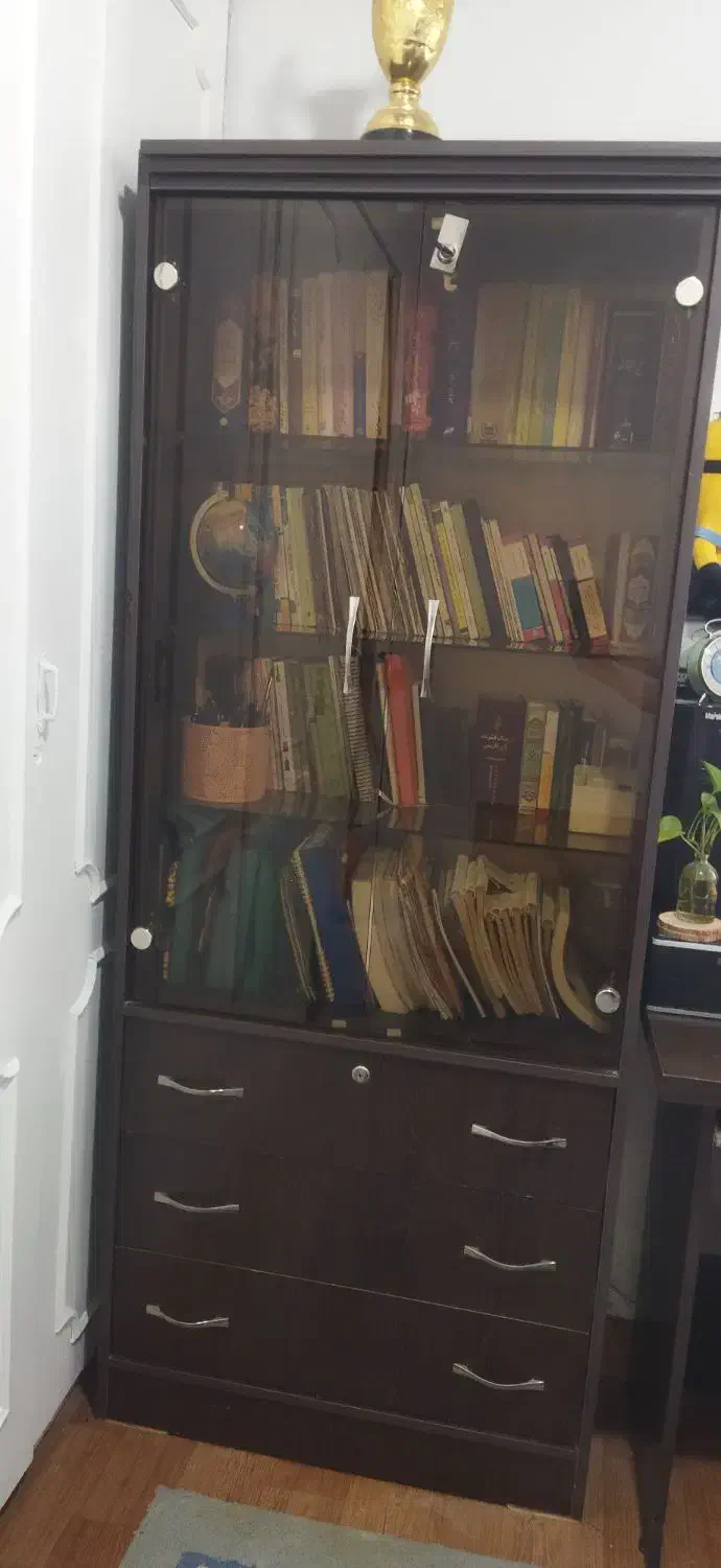 کتابخانه  با ۳ کشو بزرگ جادار میز تحریربا کشو|میز تحریر و کامپیوتر|شیراز, اصلاح‌نژاد|دیوار