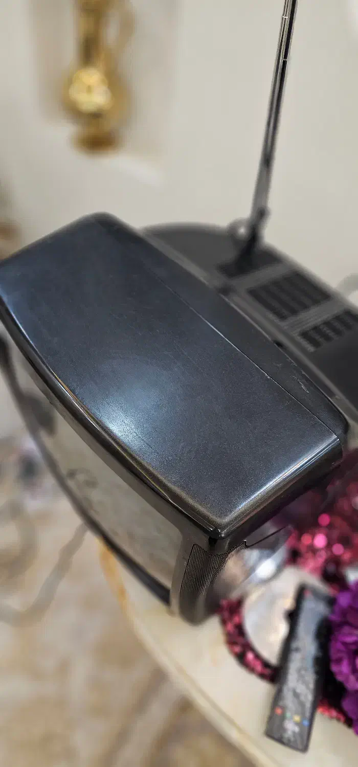 تلوزیون قدیمی ۱۴ اینچ|تلویزیون و پروژکتور|زنجان, |دیوار