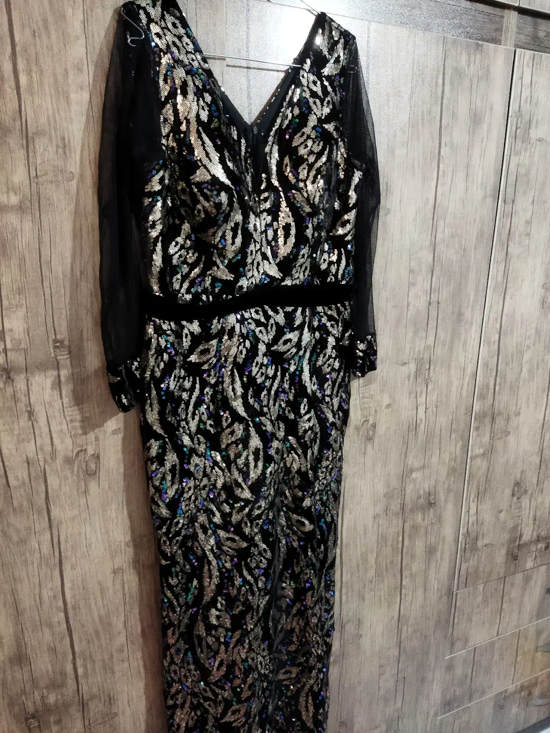 لباس مجلسی|لباس|اصفهان, کوی ولی عصر|دیوار