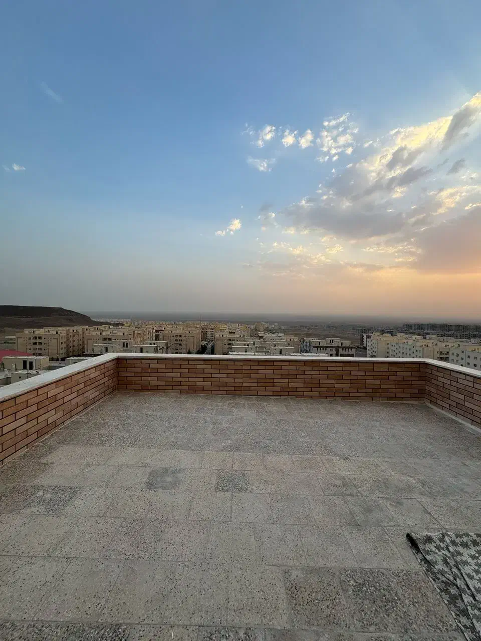 آپارتمان ۱۰۰متری با حیاط خلوت‌اختصاصی  ویو ابدی|فروش آپارتمان|پرند, فاز ۶|دیوار