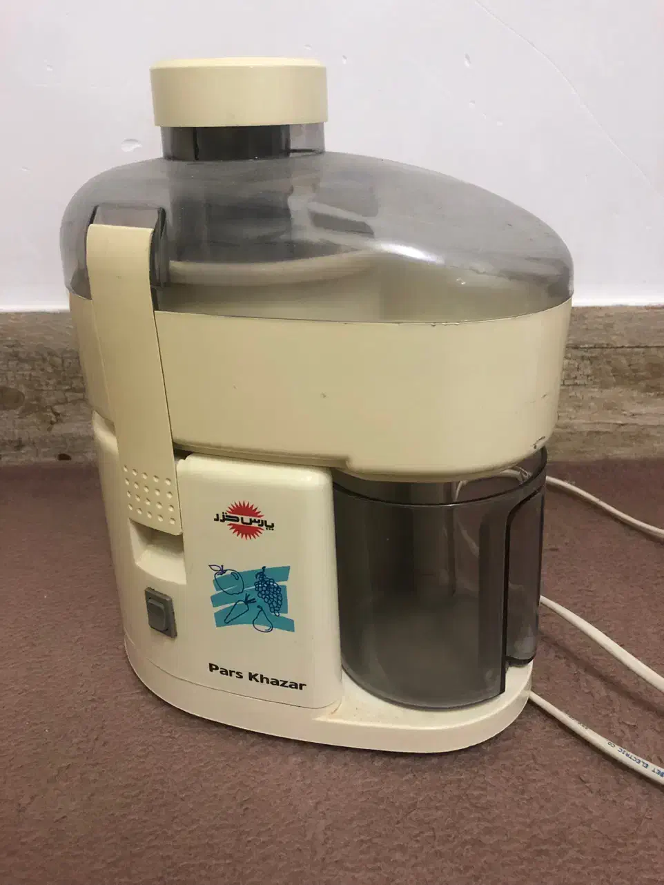 آبمیوه گیری|آبمیوه‌گیر و آب‌مرکبات‌گیر|قم, باغ کرباسی|دیوار