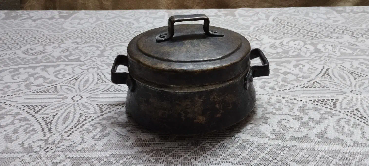 دیگچه مسی قدیمی|کلکسیون اشیاء عتیقه|اصفهان, کوی شهید کشوری|دیوار