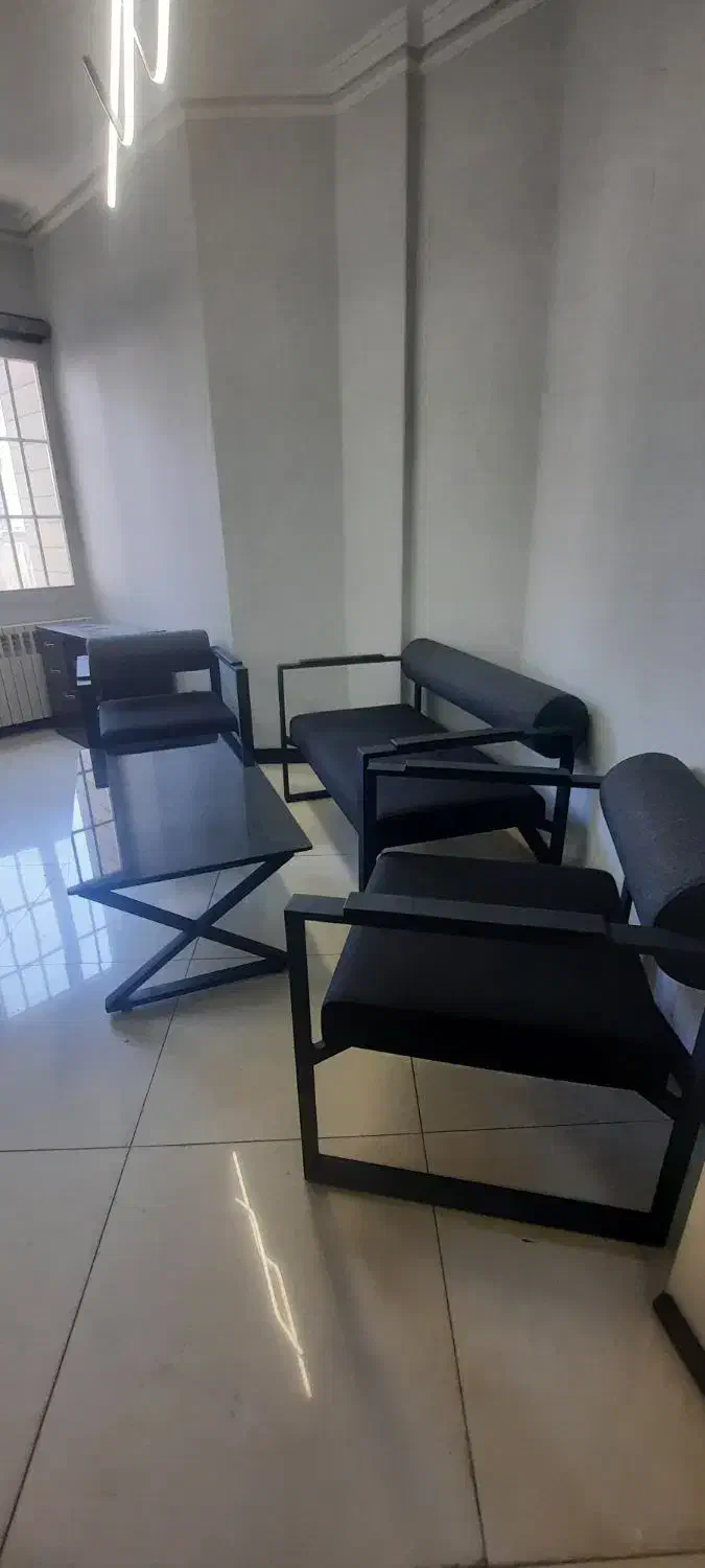 مبلمان اداری آرتمن همراه میز ست و شیشه سکوریت مشکی|مبلمان اداری|تهران, قیطریه|دیوار