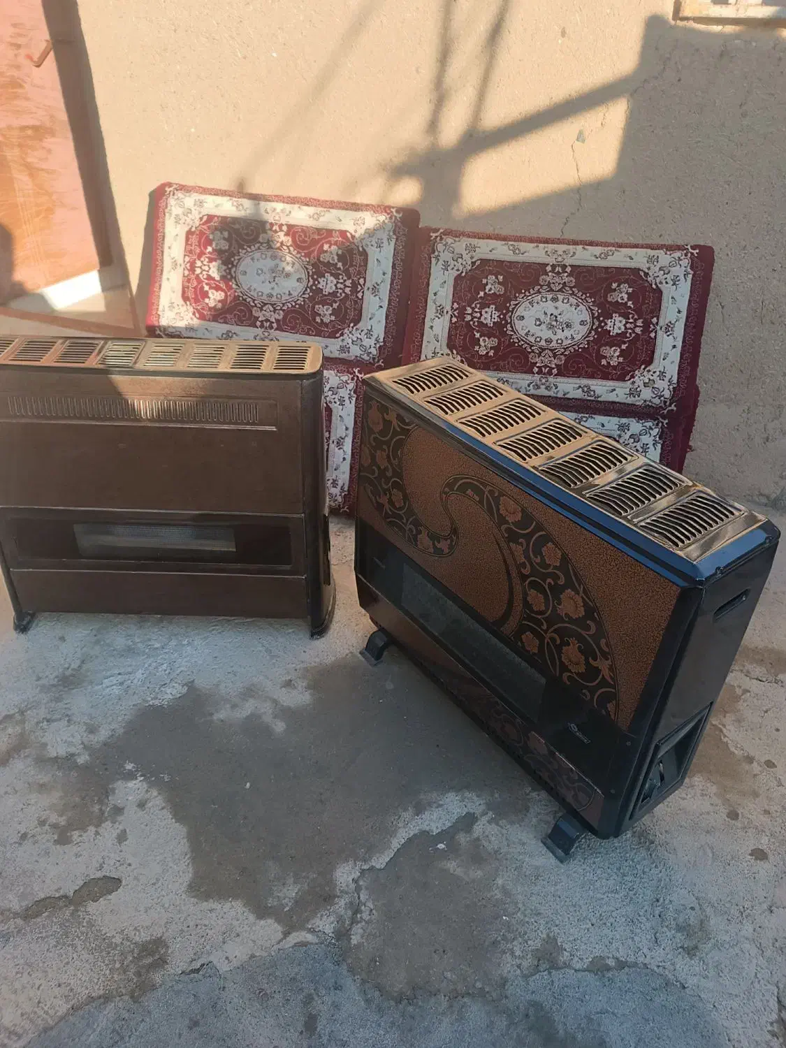 ۲عددبخاری۱۲۰۰۰و۶عدد پشتی قیمت ۱۰۰۰۰۰۰۰|بخاری، هیتر، شومینه|دهگلان, |دیوار