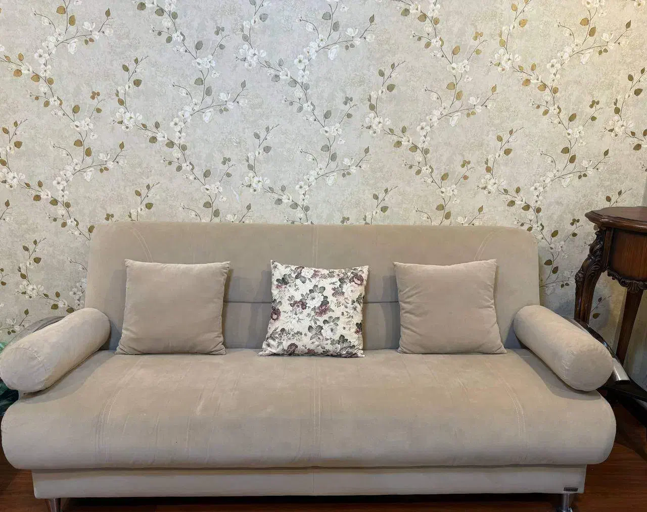 دو کاناپه سه نفره و دو مبل تک نفره|مبلمان خانگی و میز عسلی|چالوس, |دیوار