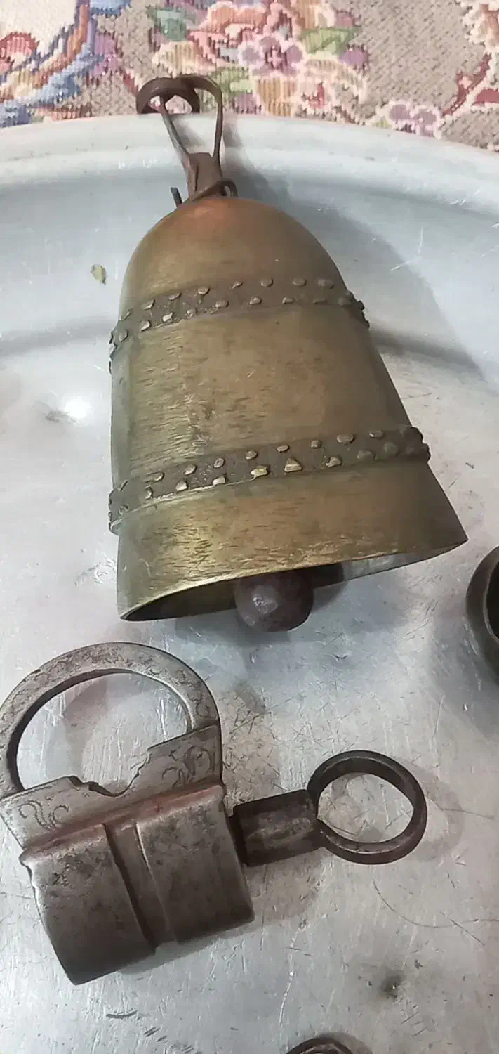 قفل و زنگوله|کلکسیون اشیاء عتیقه|یزد, |دیوار