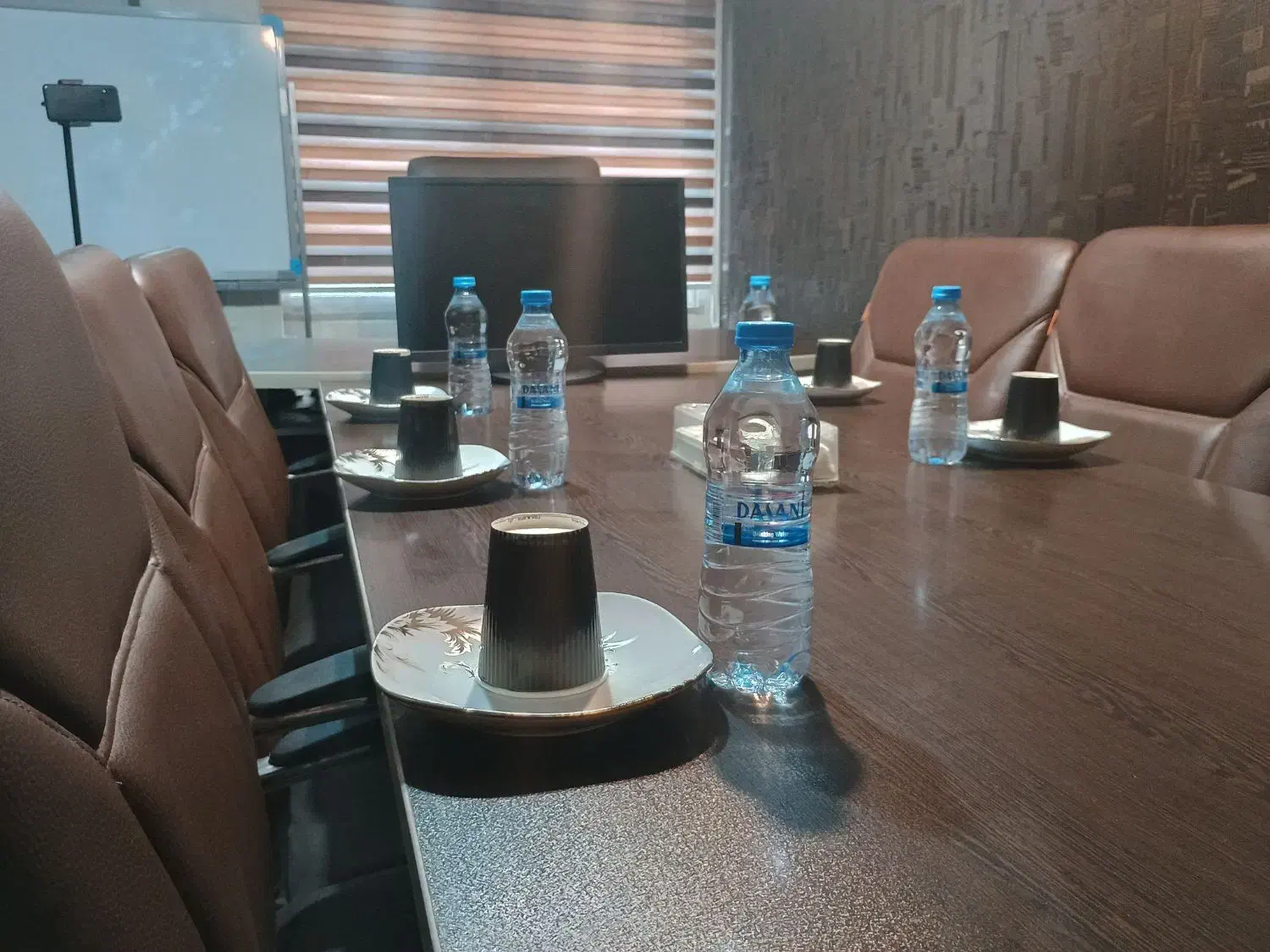 اجاره سالن جلسه و کلاس در مرکز شهر|اجارهٔ کوتاه‌مدت دفتر کار و فضای آموزشی|تهران, نجات اللهی|دیوار