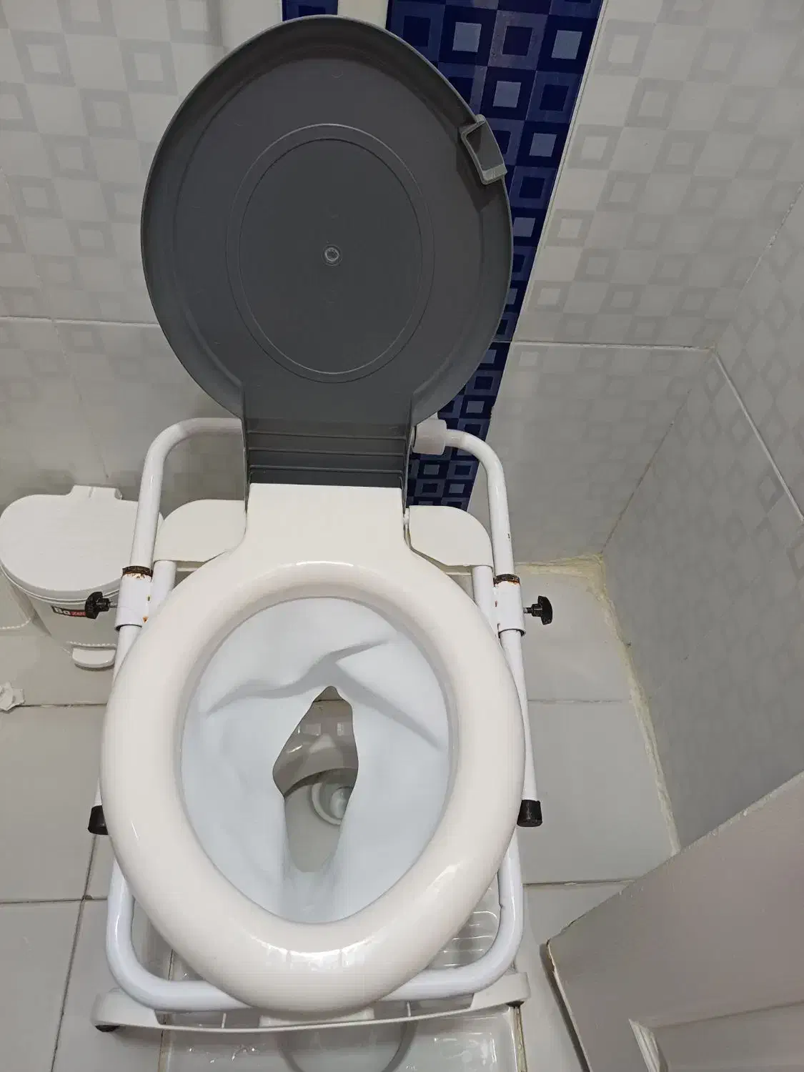 توالت فرنگی تاشو دیواری آسانا|لوازم سرویس بهداشتی|اندیشه, اندیشه فاز ۱|دیوار