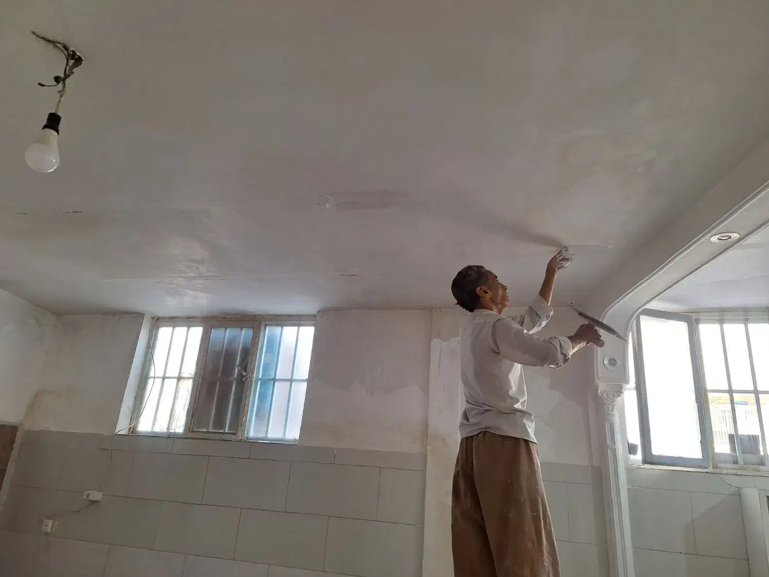 خرده کاری سفیدکاری و سیمانکاری|خدمات پیشه و مهارت|قم, دروازه چوبی|دیوار