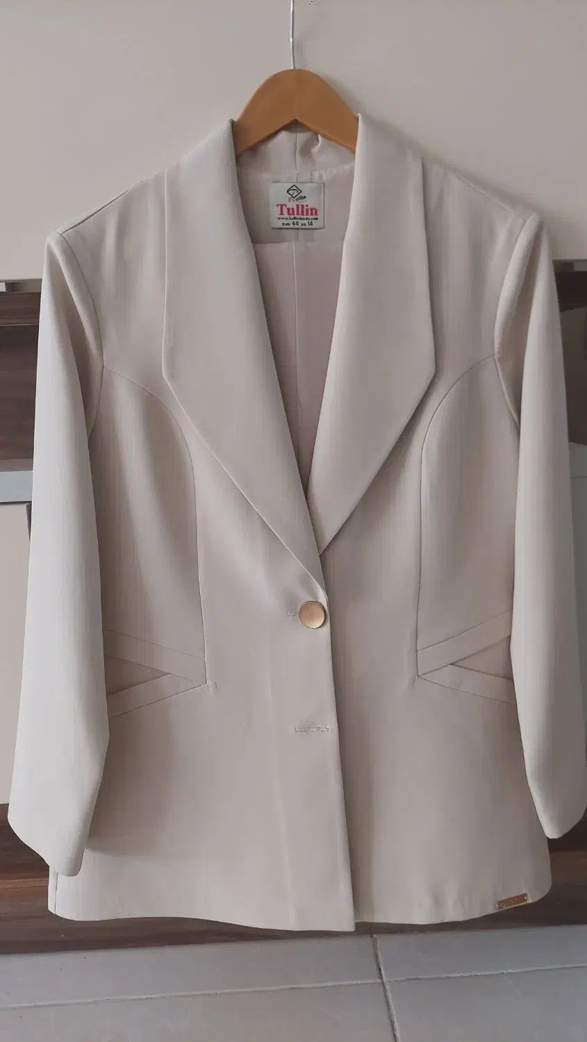 کت مجلسی|لباس|اهر, |دیوار