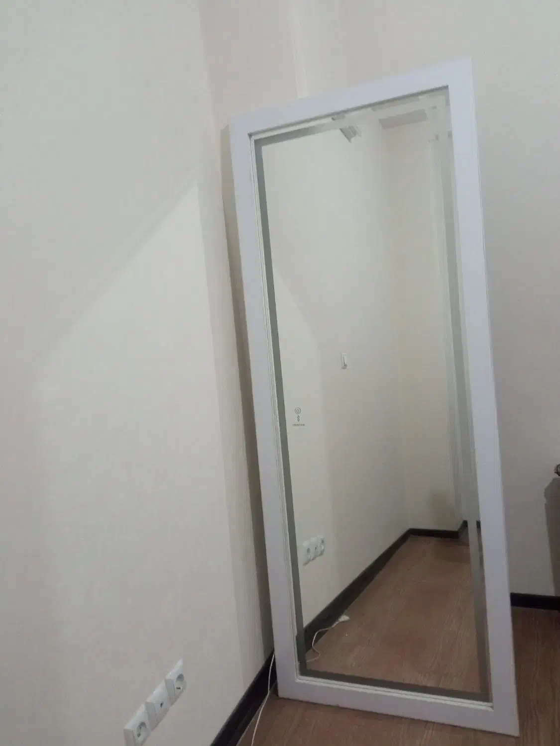 اینه قدی|آینه|قم, شاه سید علی|دیوار