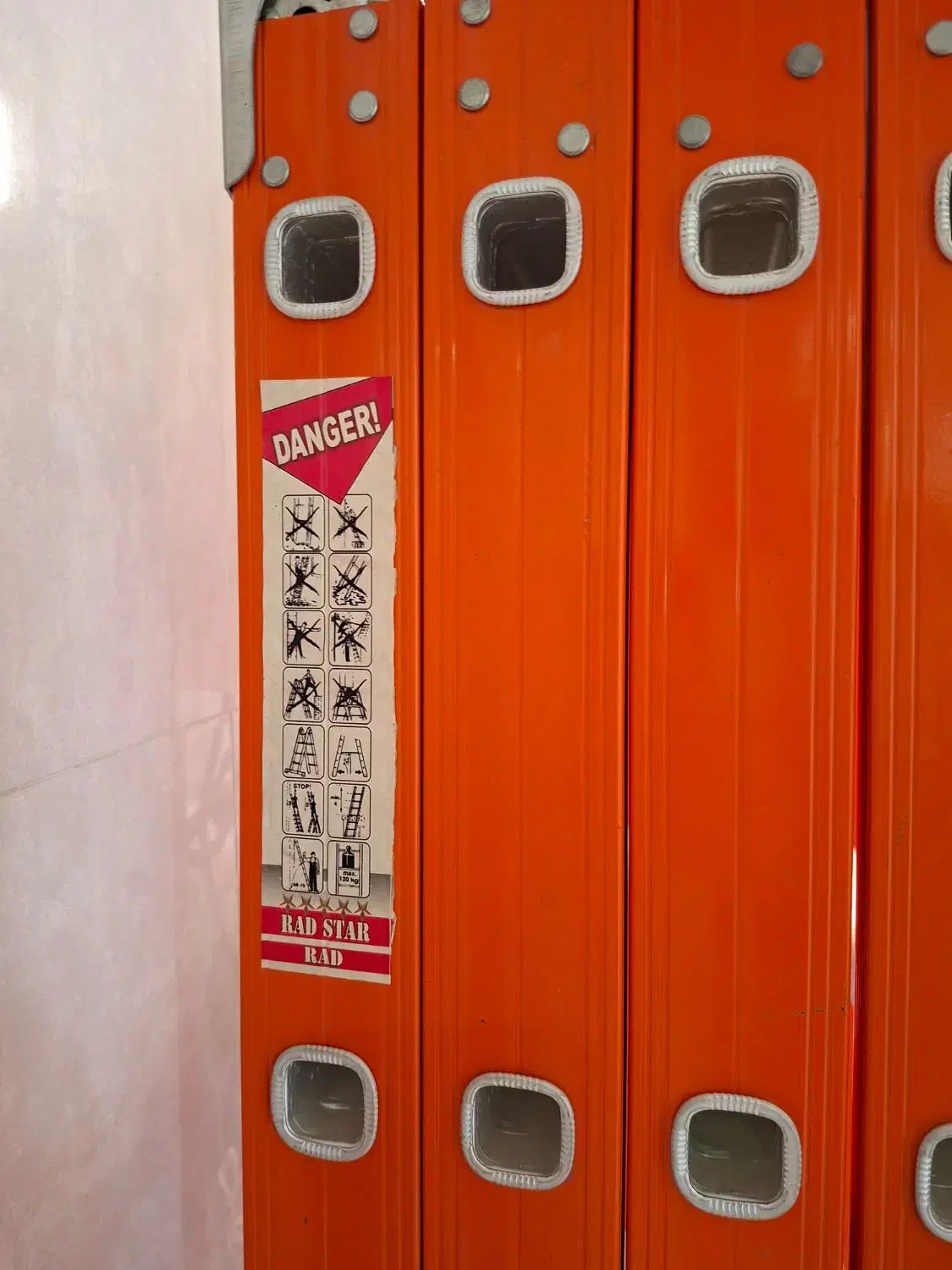 نردبان تاشو|ابزارآلات|تهران, شهرک ولیعصر جنوبی|دیوار