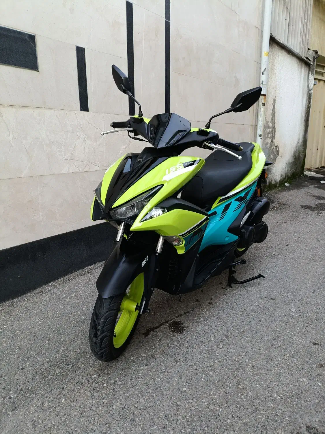 ایروکس NVX155 مدل ۱۴۰۲ رنگ سبز فسفری در حد نو|موتورسیکلت|ساری, |دیوار