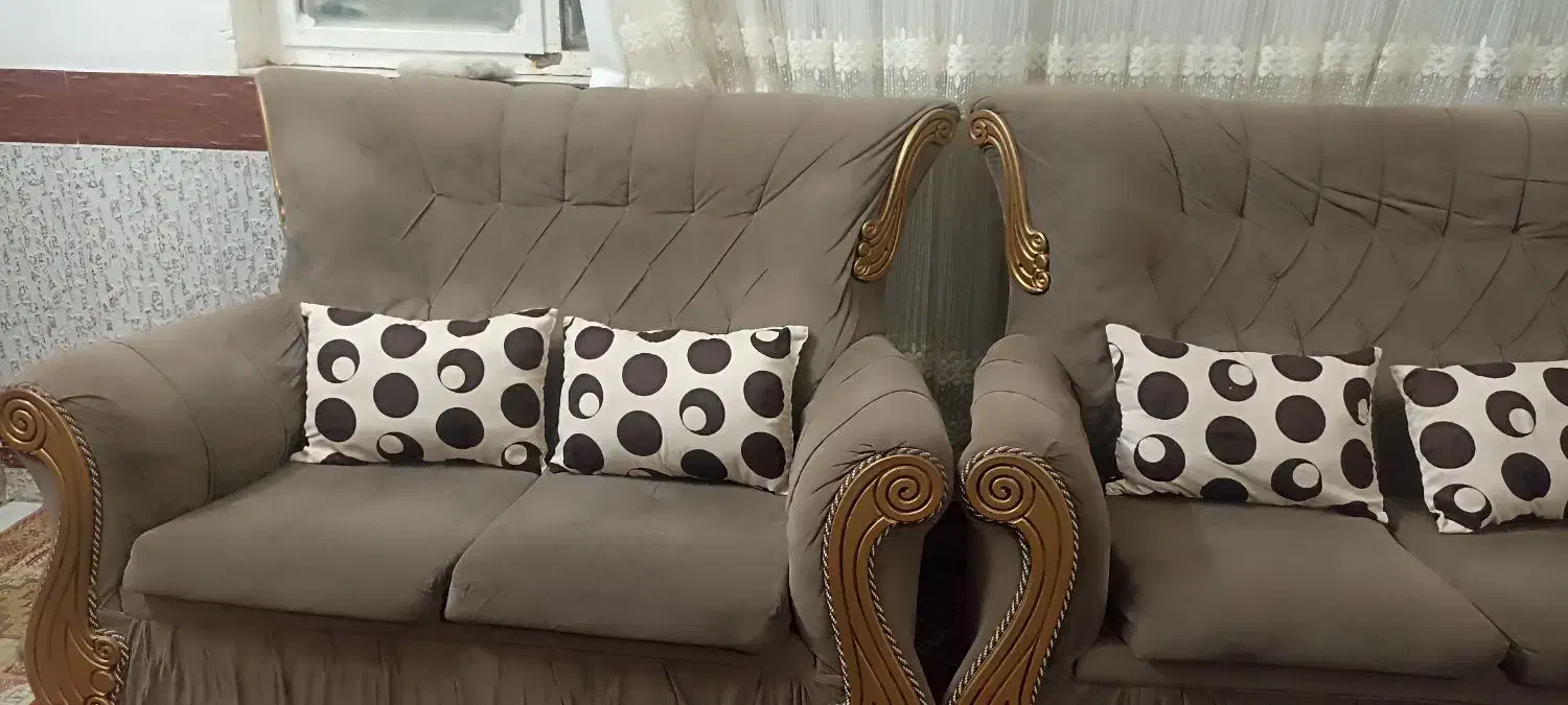 فروش مبل ویک فرش ۱۲متری پشمی قدیمی|فرش|بیرجند, |دیوار