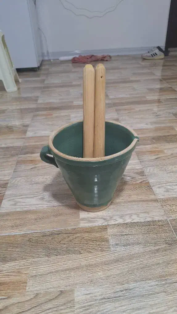 کشک ساب سفالی و چوب|ظروف پخت‌وپز|شاهین‌شهر, خانه کارگر|دیوار