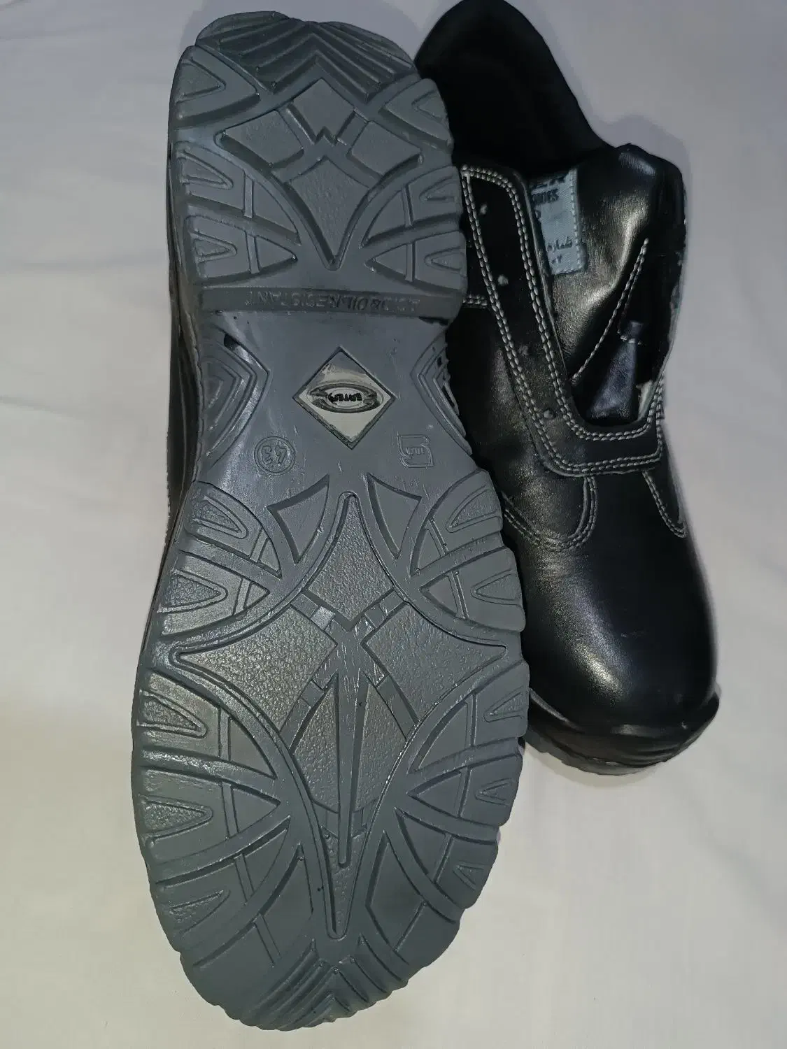 کفش ایمنی ساتر و ایمن میلان|کیف، کفش، کمربند|مرودشت, ژیان|دیوار