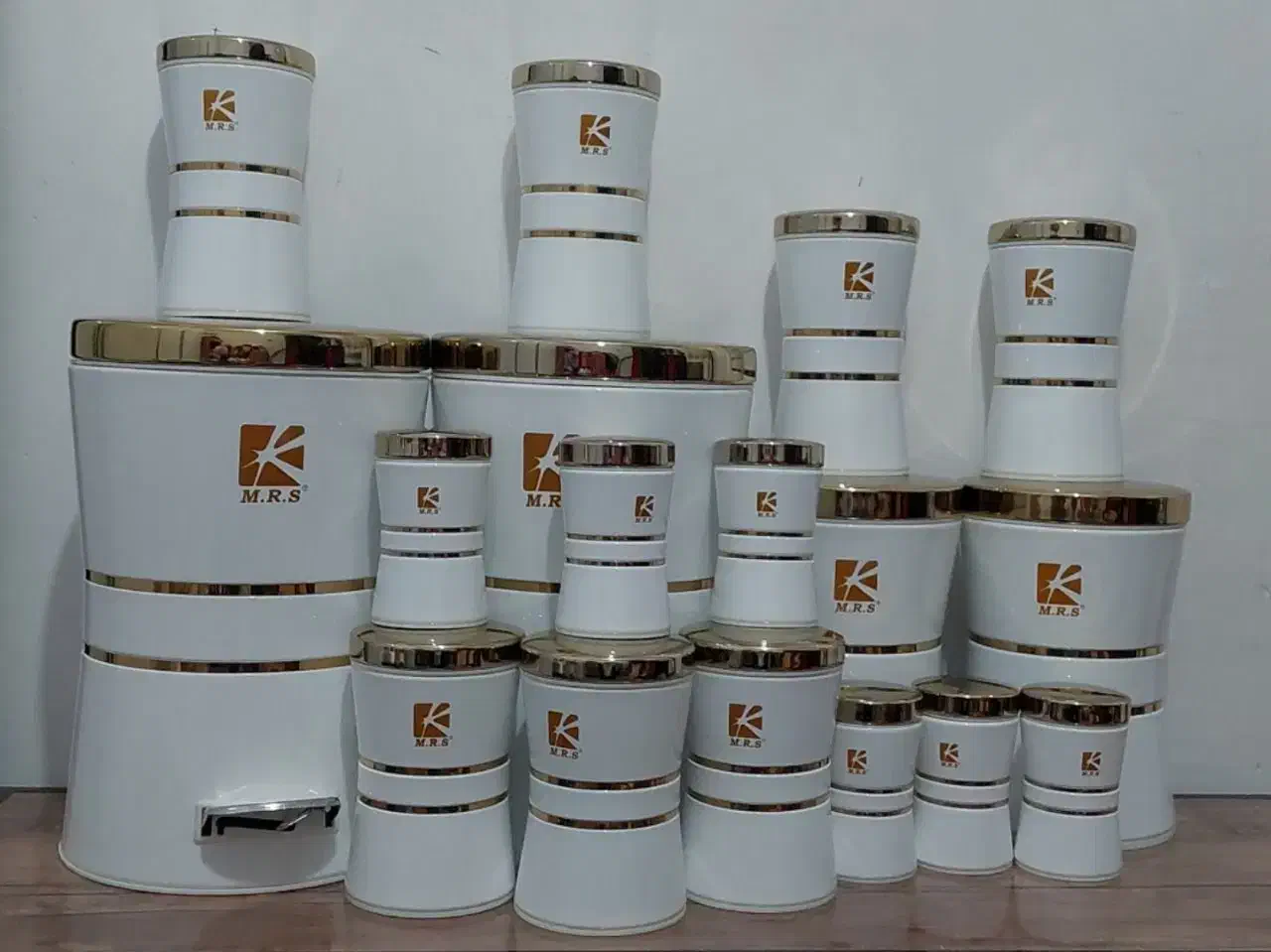 سرویس اشپزخانه 17 تیکه|ظروف نگهدارنده، پلاستیکی، یک‌بارمصرف|اسلام‌‌آباد غرب, |دیوار