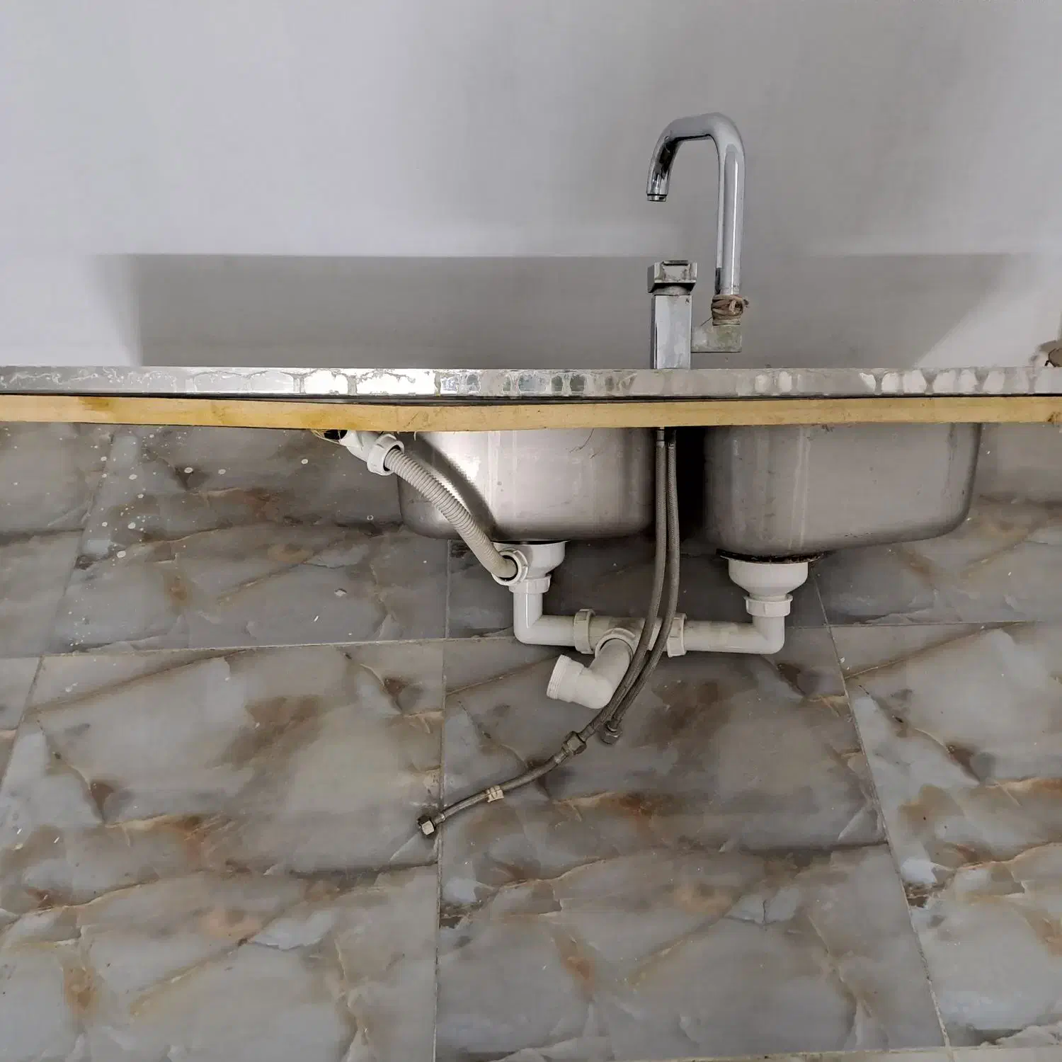 سینک دوقلو همراه باشیر اب|مصالح و تجهیزات ساختمان|مشهد, شهرک لشکر (شهرک غرب)|دیوار