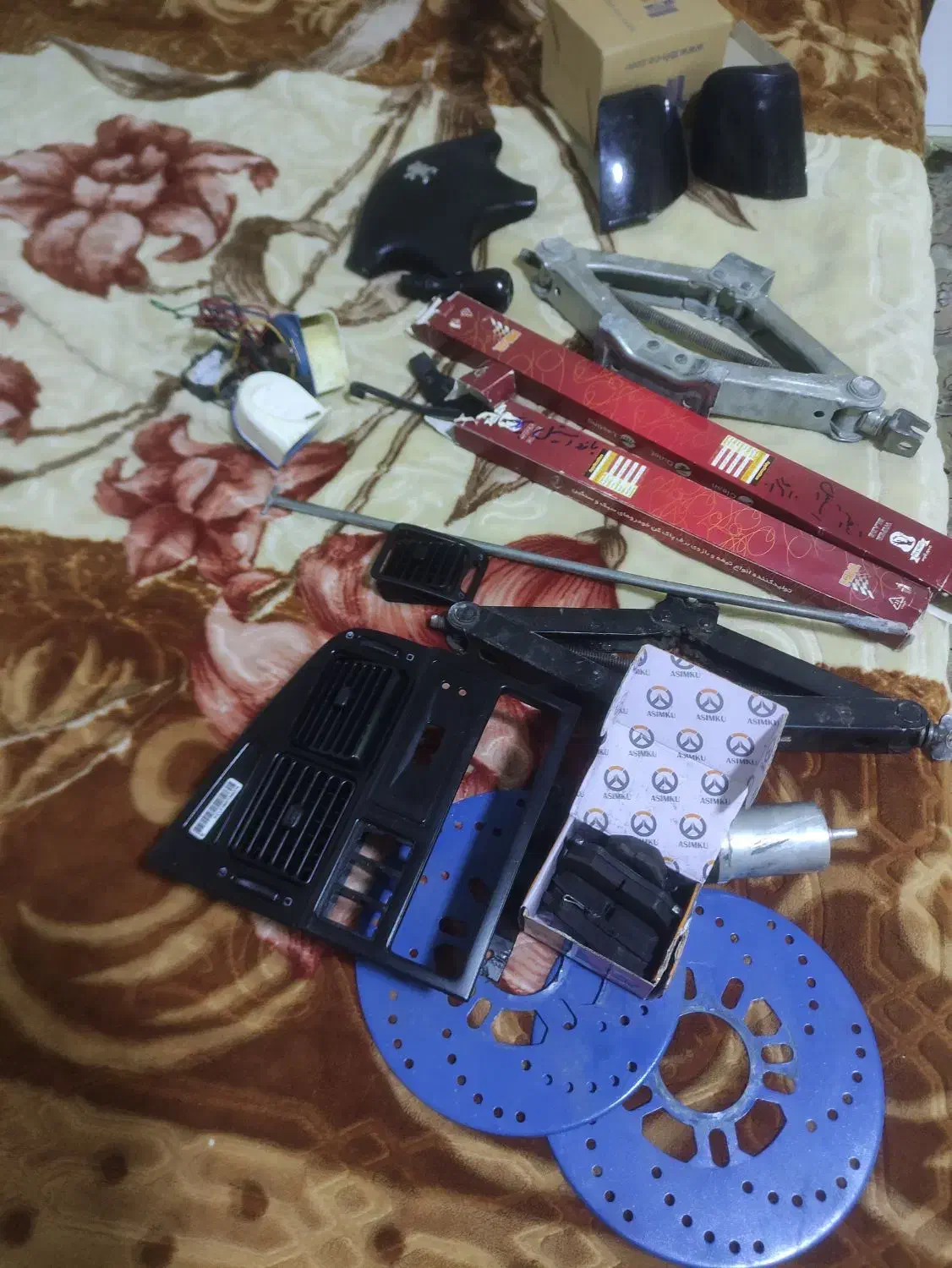 مقداری وسایل|ظروف پخت‌وپز|کرمانشاه, |دیوار