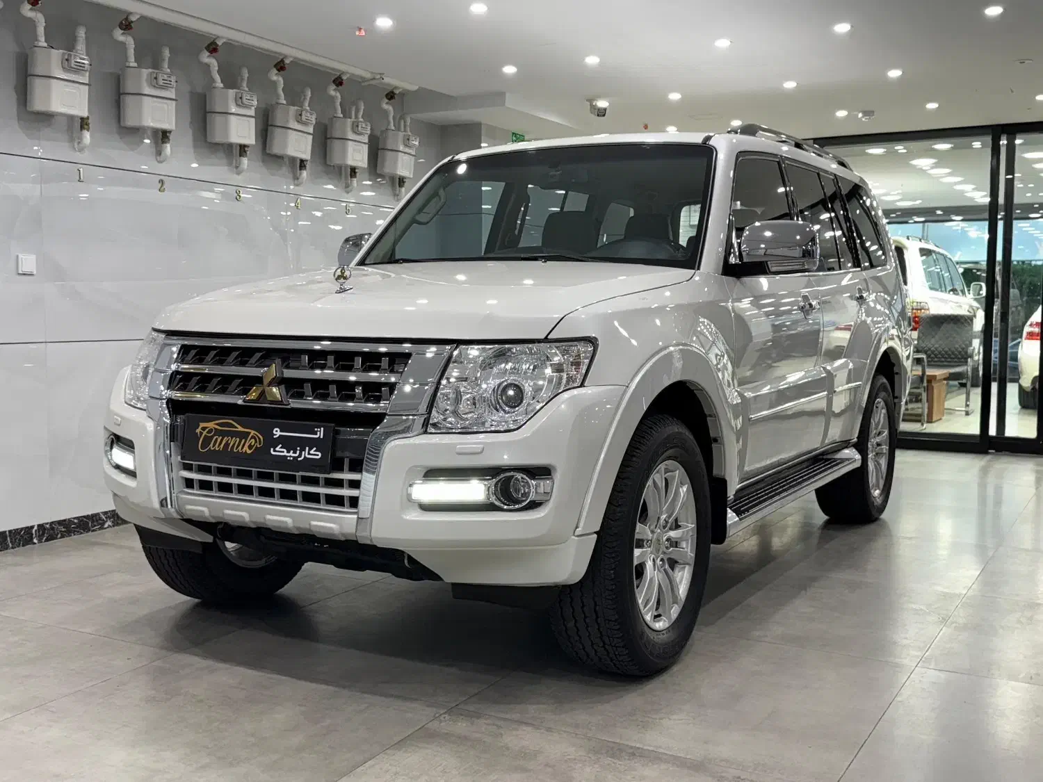 پاجرو مشابه صفر|خودرو سواری و وانت|تهران, درختی|دیوار