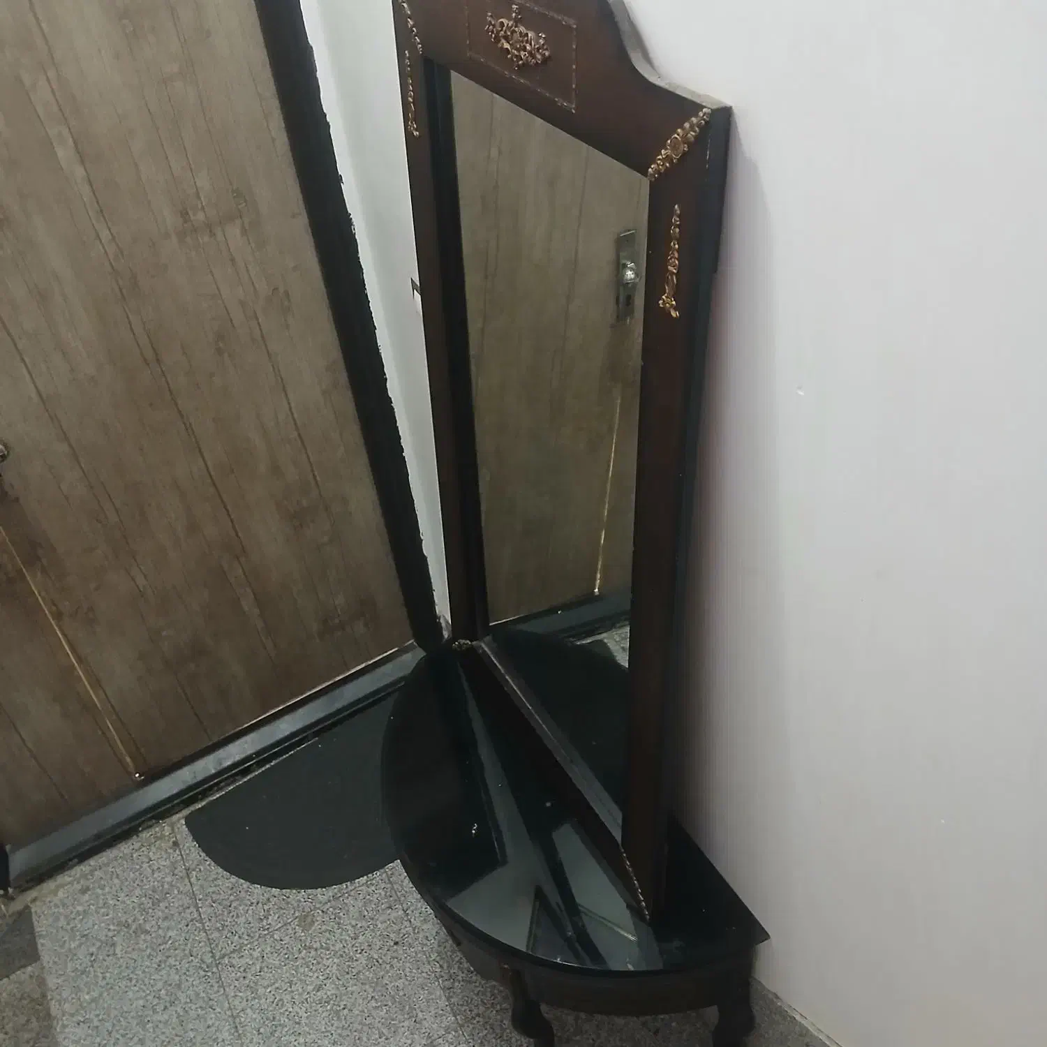 میز اینه|بوفه، ویترین، کنسول|نیشابور, بنیاد شهید|دیوار