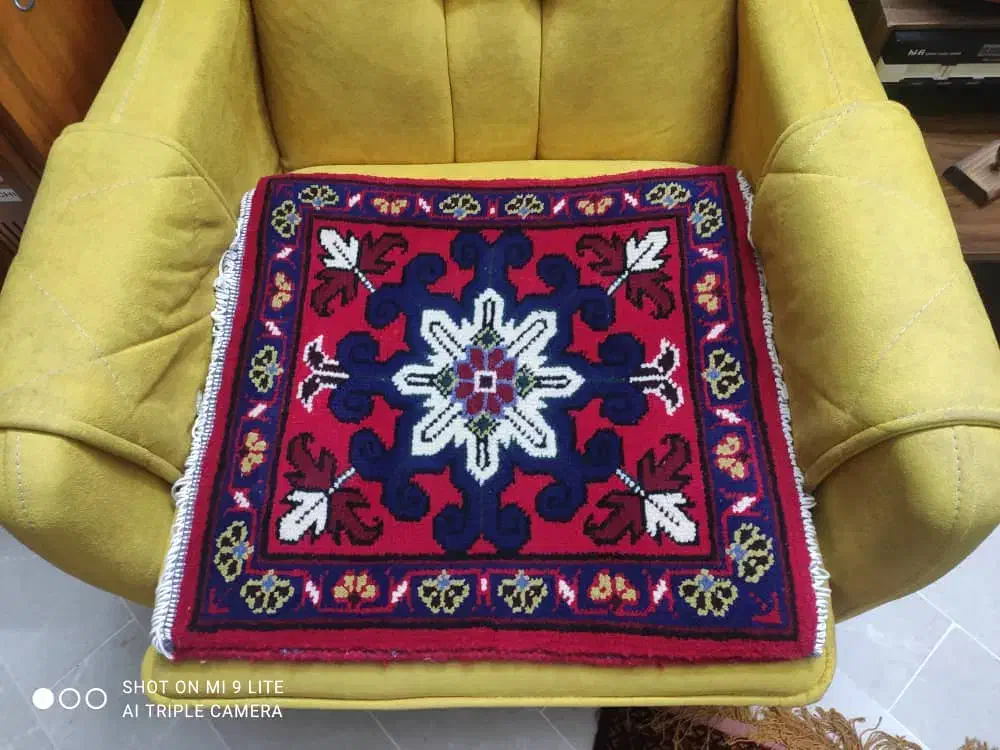 پادری و رو صندلی|پادری|خواجه, |دیوار