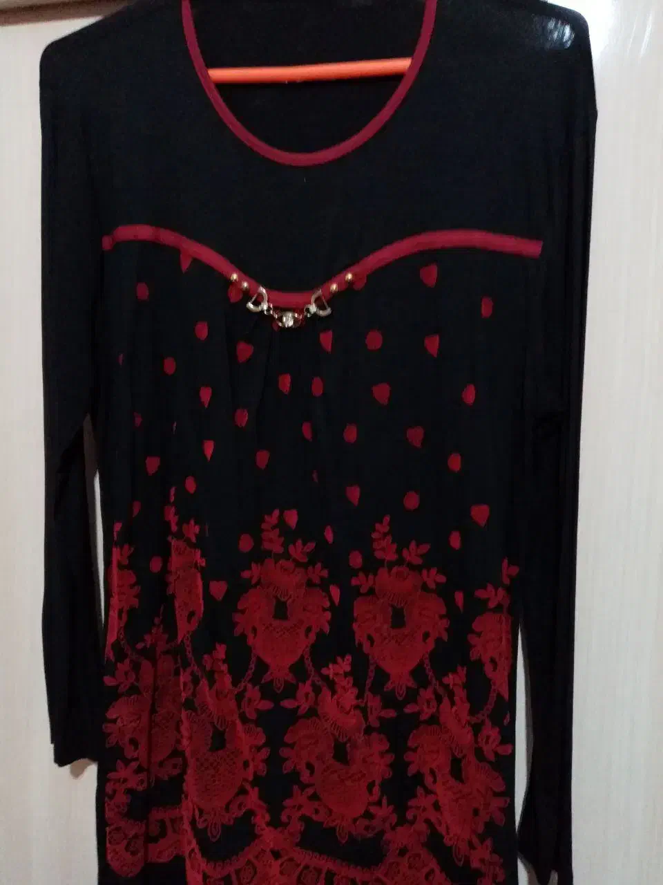 تعدادی لباس نو|لباس|میاندوآب, |دیوار