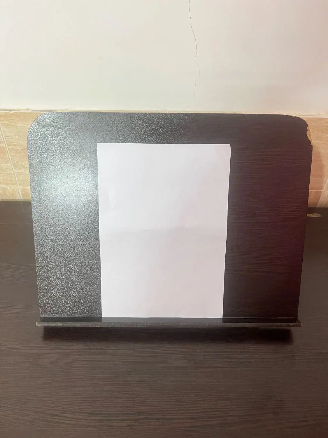 نگهدارنده کتاب( استند کاغذ) چوبی قهوه‌ای/اصفهان|لوازم التحریر|اصفهان, گورت|دیوار
