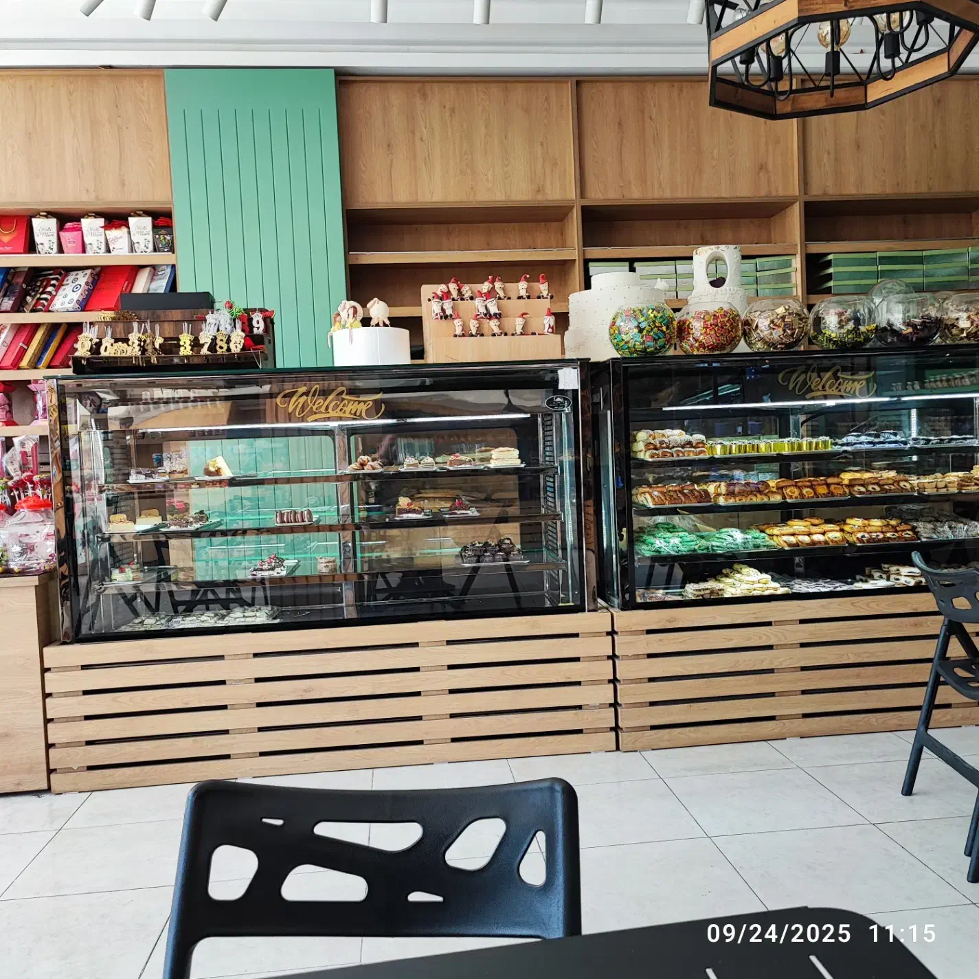 به یک فست فود زن و یک نفر کارگر نیازمندیم|استخدام خدمات فروشگاه و رستوران|ماکو, |دیوار