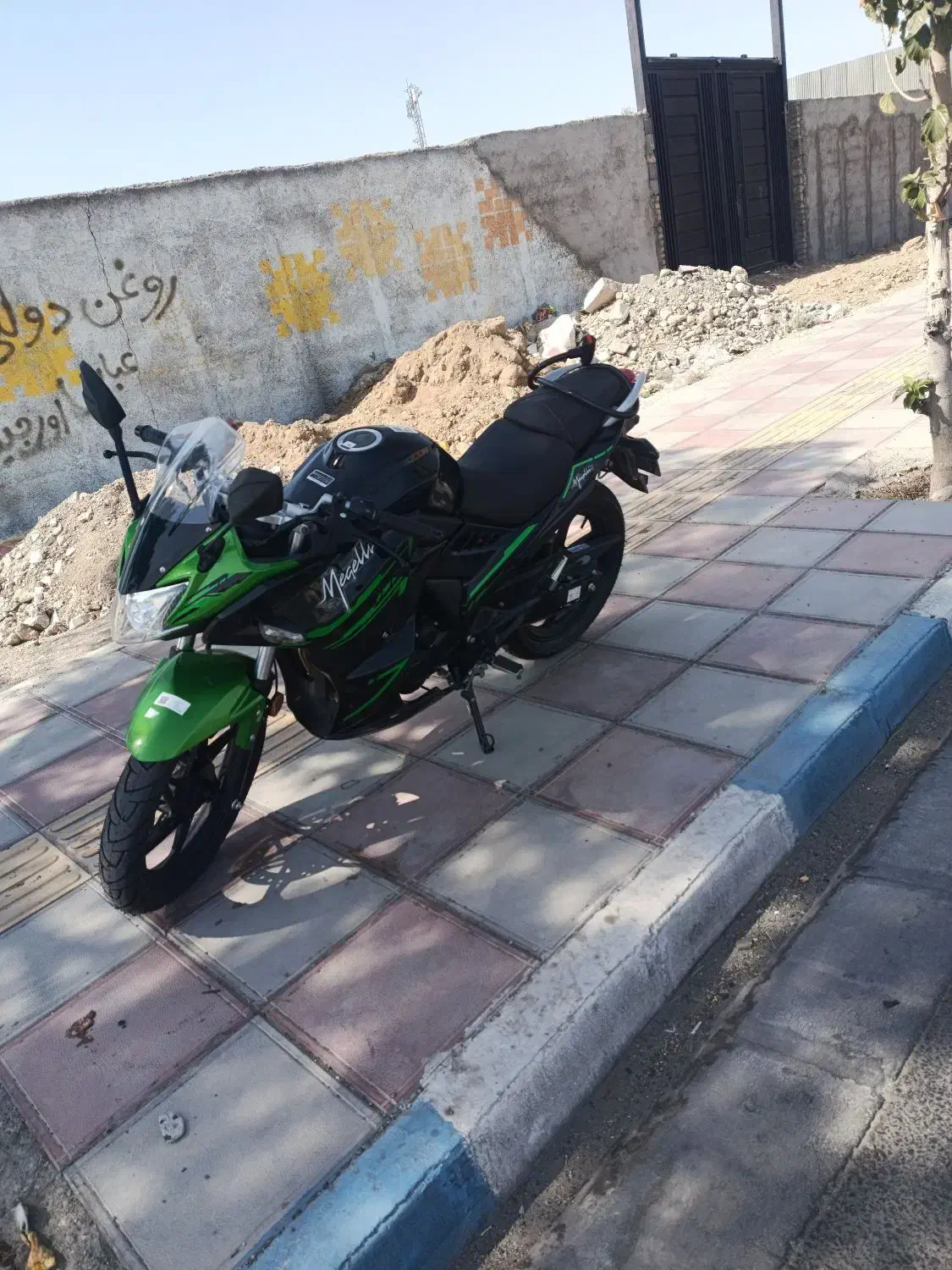 مگلی 404صفر کیلومتر|موتورسیکلت|قدس, شهر‌قدس|دیوار