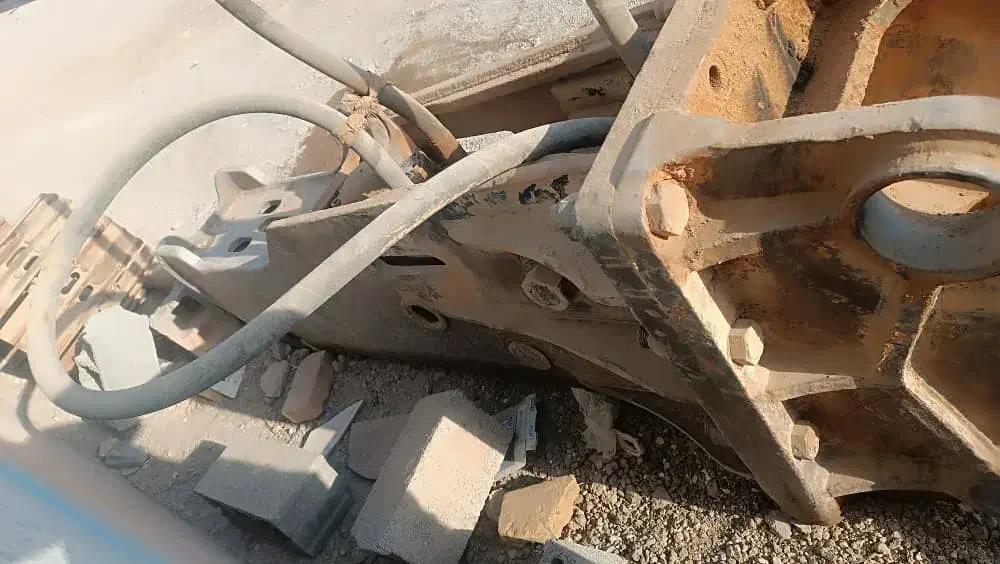 چکش بیل ۳۲۰ سوسان|خودرو سنگین|یزد, |دیوار