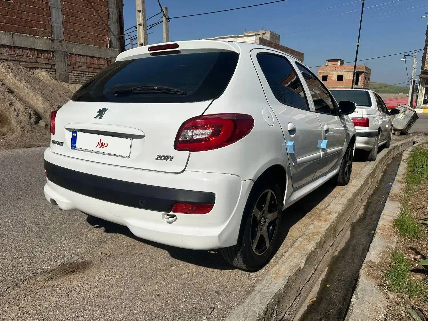 ۲۰۷ مدل۹۸|خودرو سواری و وانت|مینودشت, |دیوار