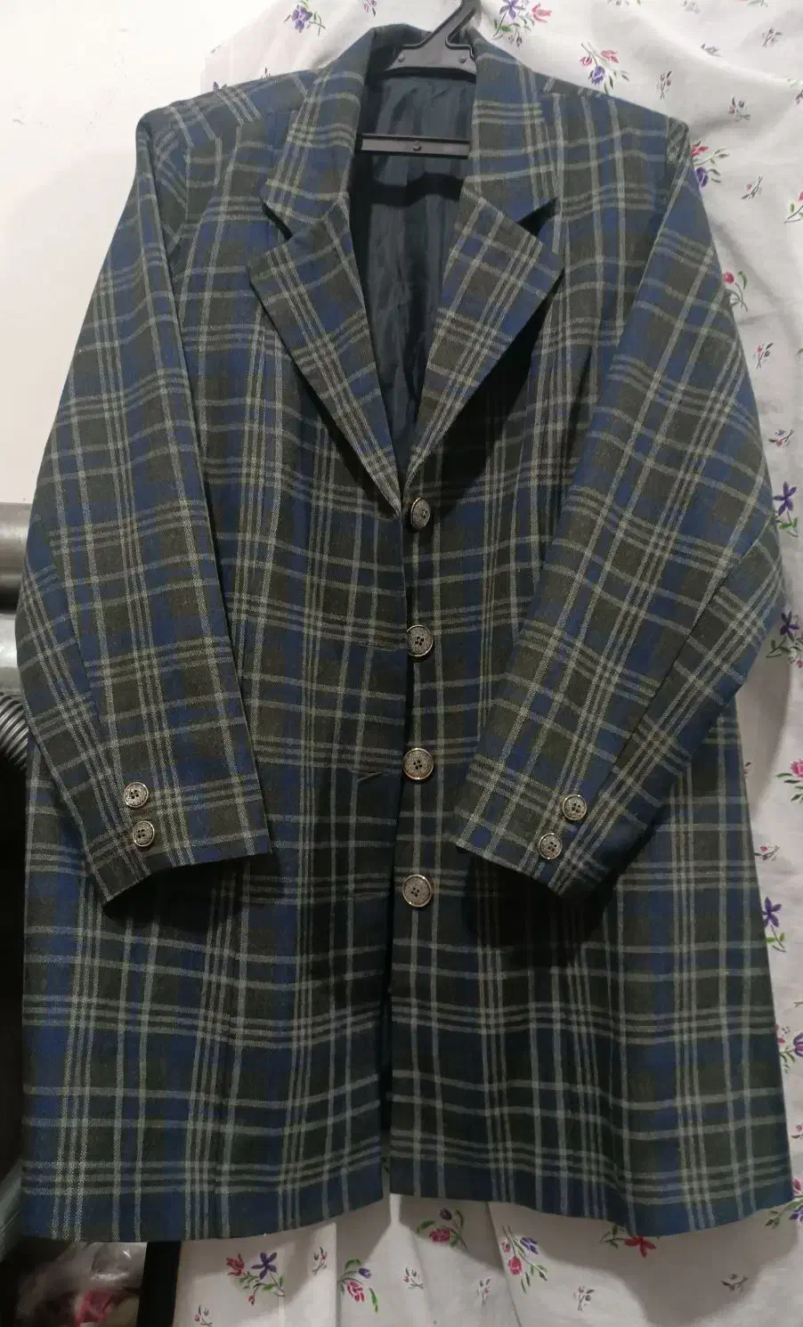 کلکسیون لباس|کلکسیون سکه، تمبر، اسکناس|نهاوند, |دیوار