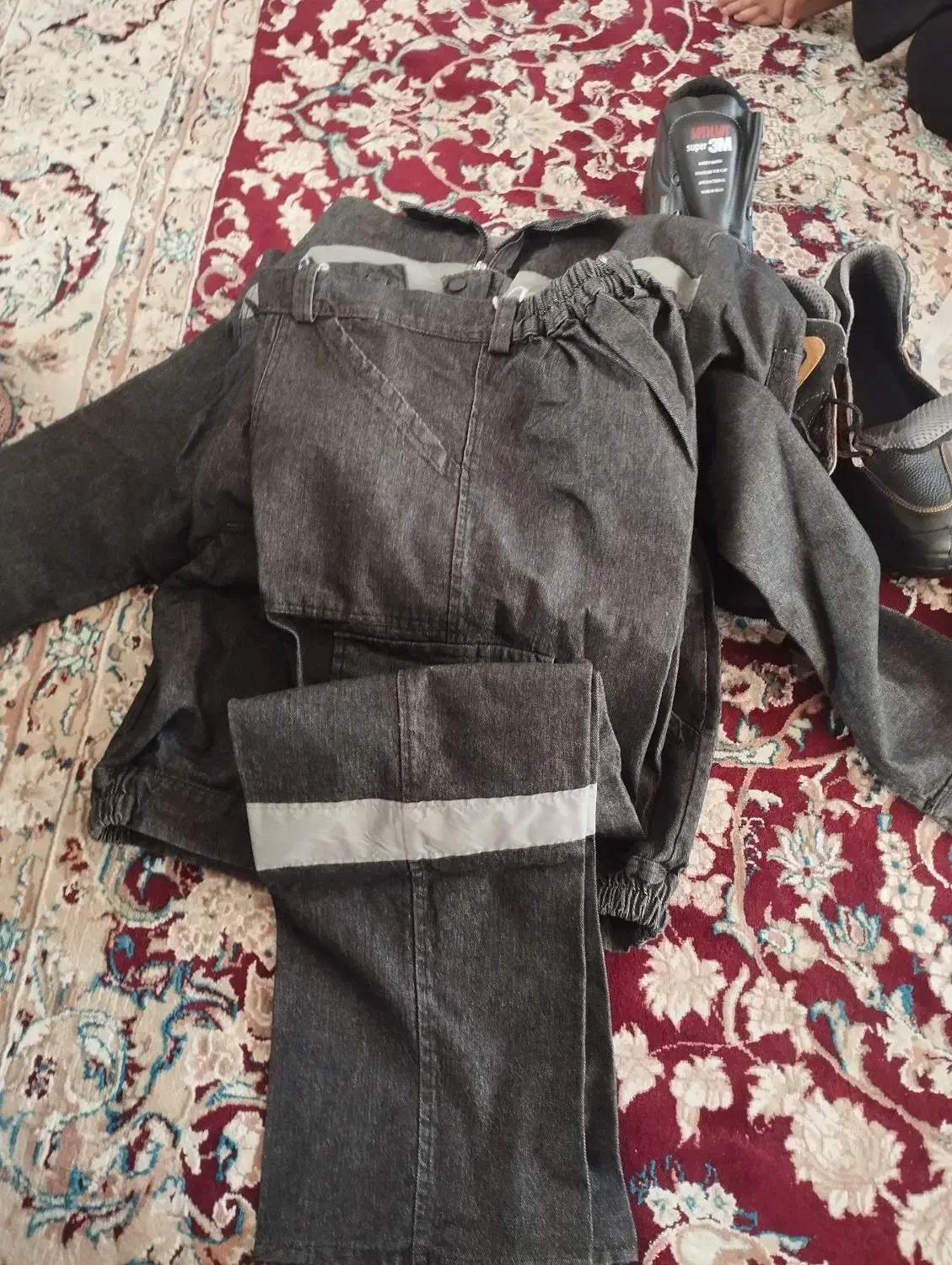 لباس ایمنی|لباس|اصفهان, قهجاورستان|دیوار