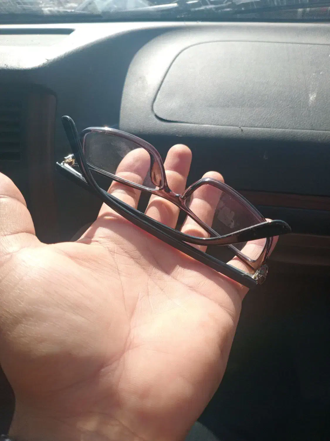 عینک پیدا کردم|اشیا|دهدشت, |دیوار