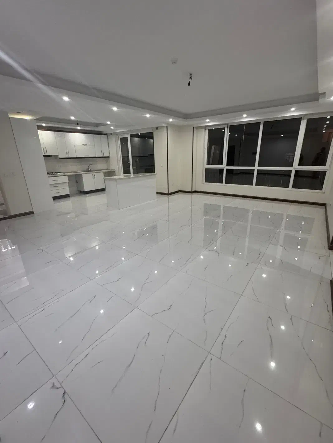 ۱۲۵متر/دو خواب /خطی رو به آفتاب/کلید نخورده