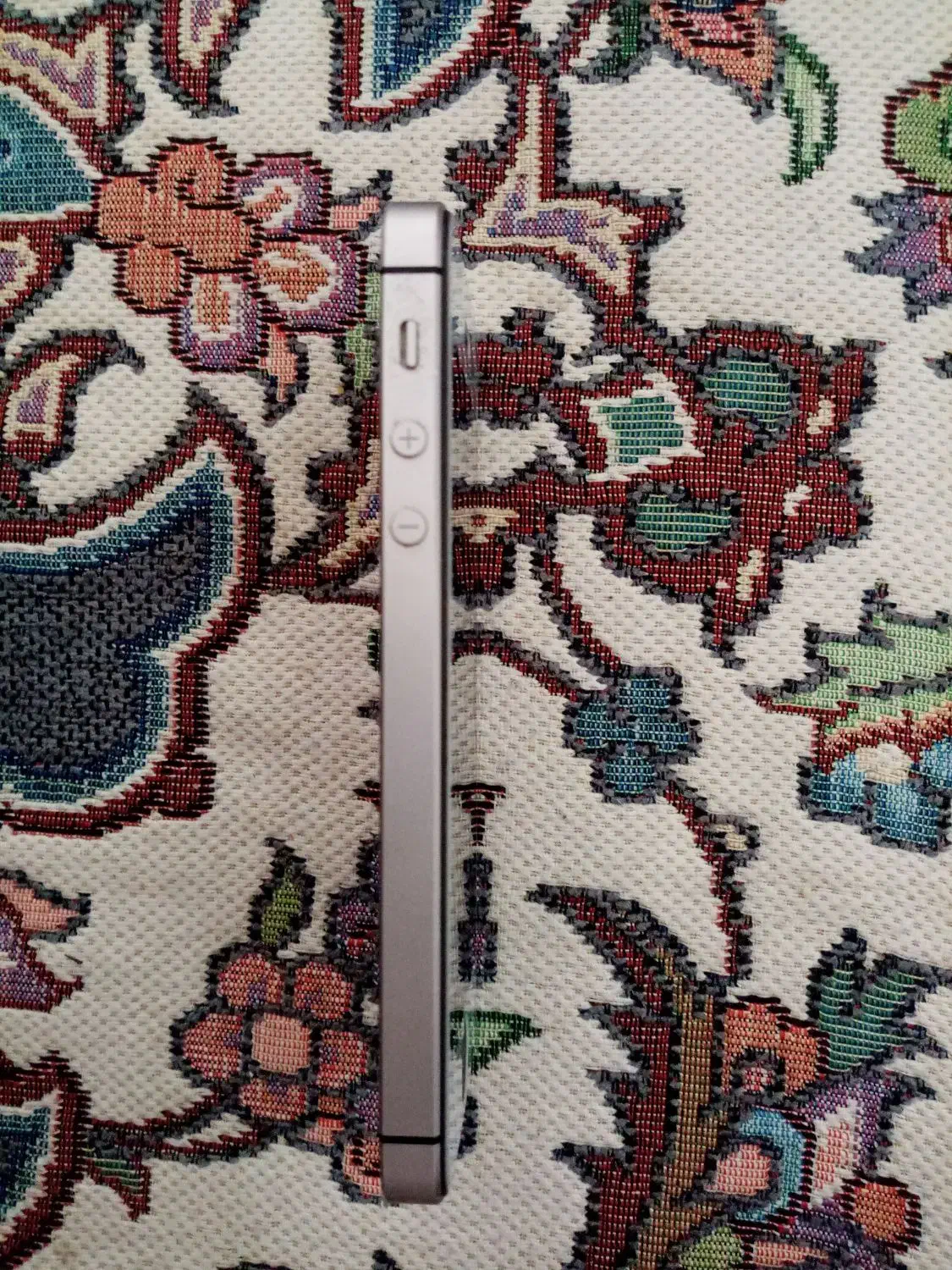 آیفون SE سری اول اپل بسیار سالم در حد نو|موبایل|مشکین‌دشت, |دیوار