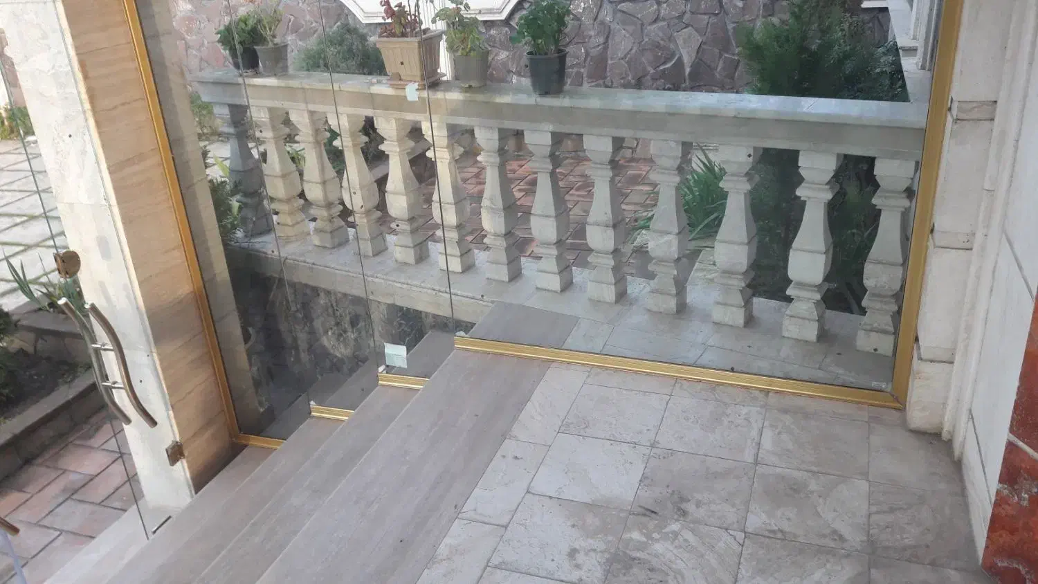 شیشه سکوریت کرکره برقی سایبان|خدمات پیشه و مهارت|آستانه اشرفیه, |دیوار