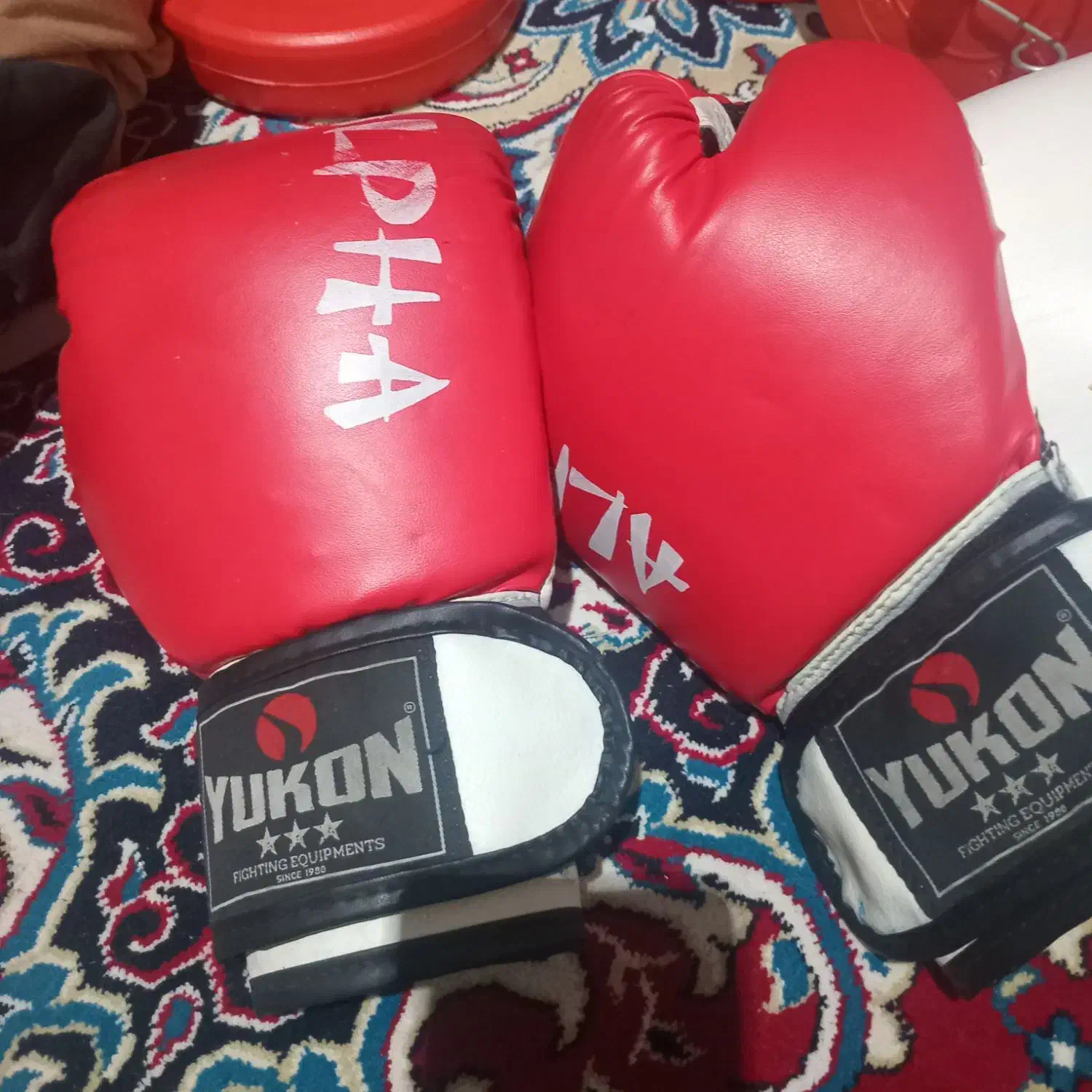 دمبل نیم کیلوتا15کیلو باقابلیت تغییروزن دستکش بوکس|تجهیزات ورزشی|اصفهان, سروستان|دیوار