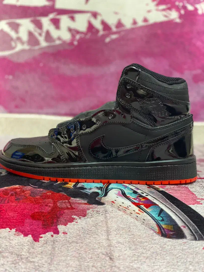 نایک ورنی|کیف، کفش، کمربند|هشتگرد, هشتگرد قدیم|دیوار