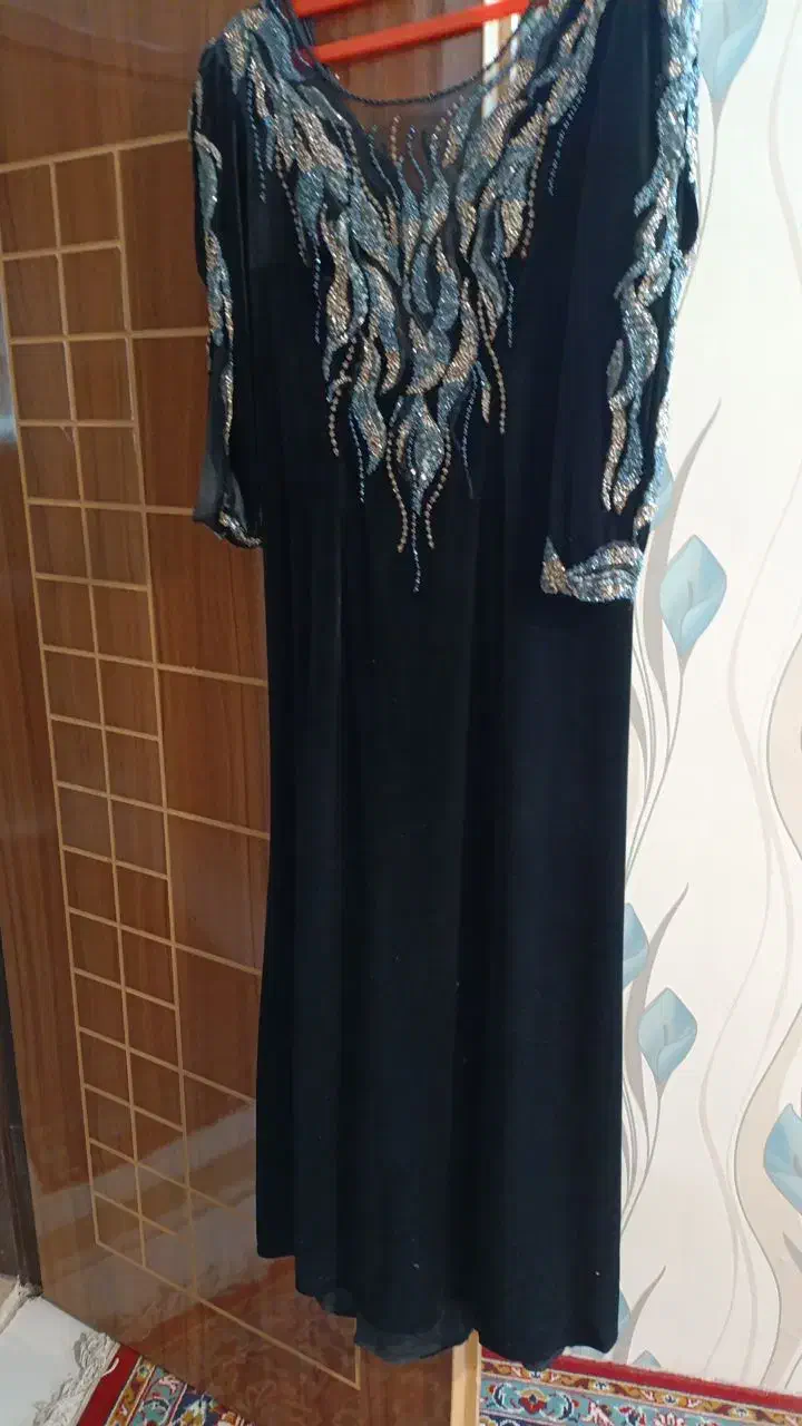 لباس مجلسی|لباس|مشهد, کارگران|دیوار