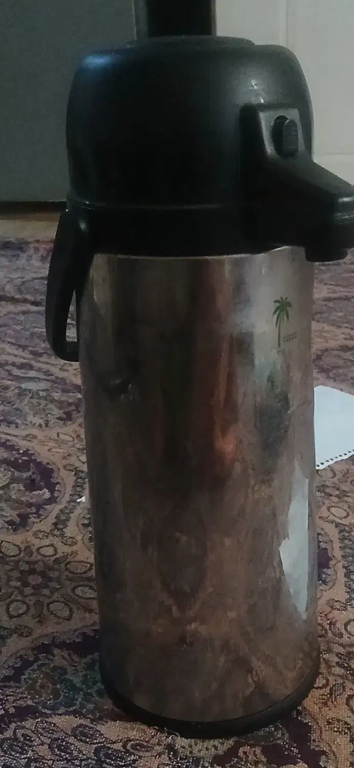 فلاکس بزرگ یخورده بدنش چندجاتورفتگی داره|قوری، کتری، قهوهساز دستی|قم, قلعه کامکار|دیوار