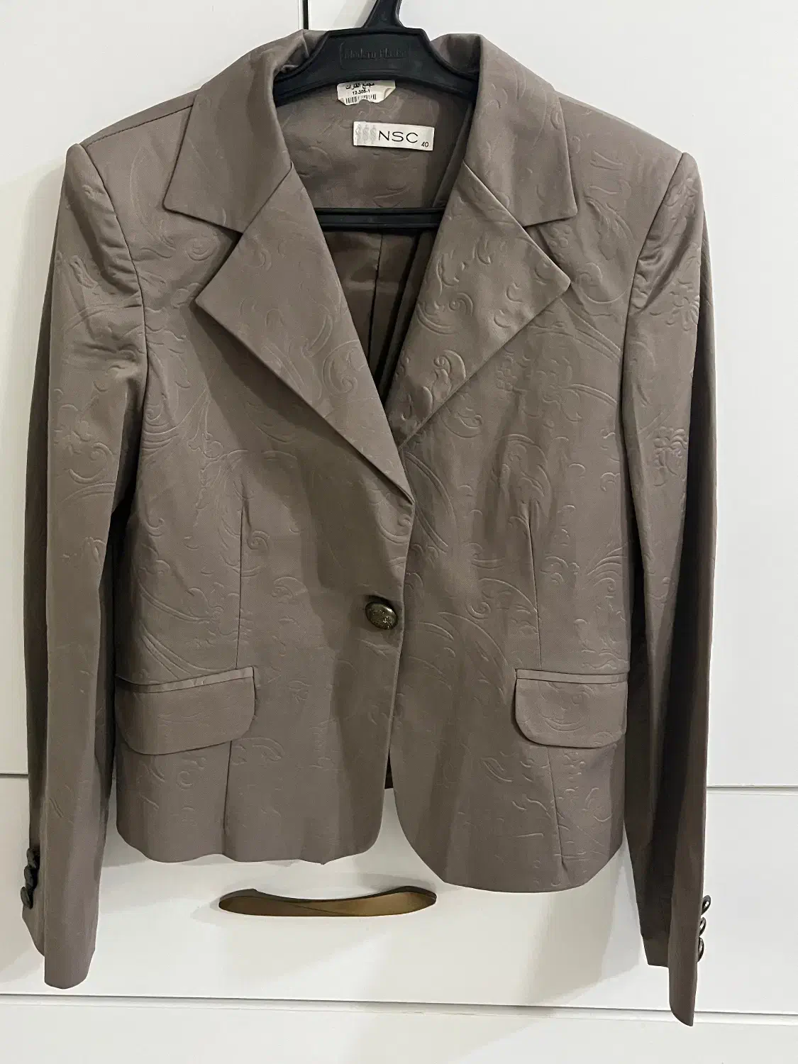 کت ودامن|لباس|اصفهان, شهرستان|دیوار