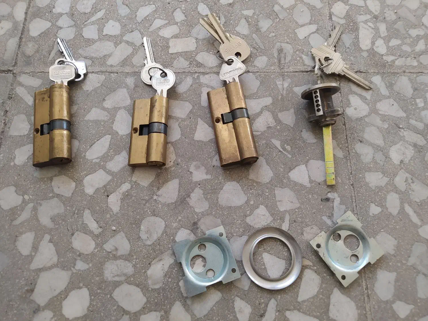 اچار و انبردست|ابزارآلات|قم, پردیسان|دیوار