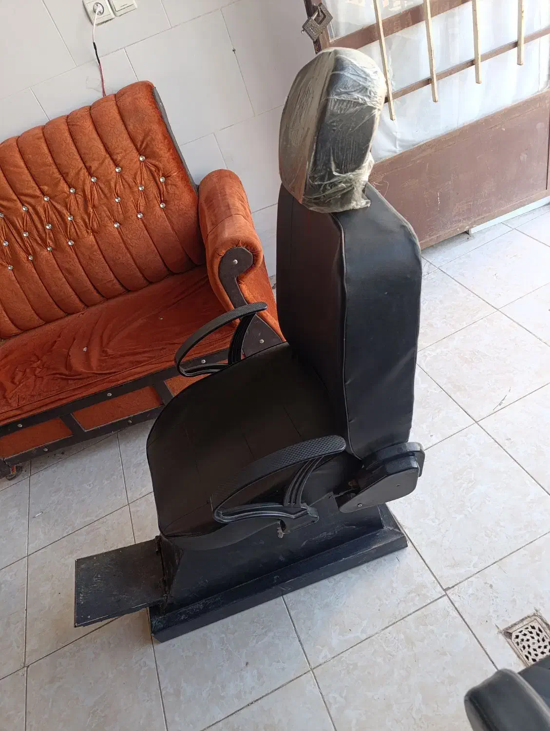 سندلی آرایشگر|آرایشگاه و سالنهای زیبایی|مرند, |دیوار