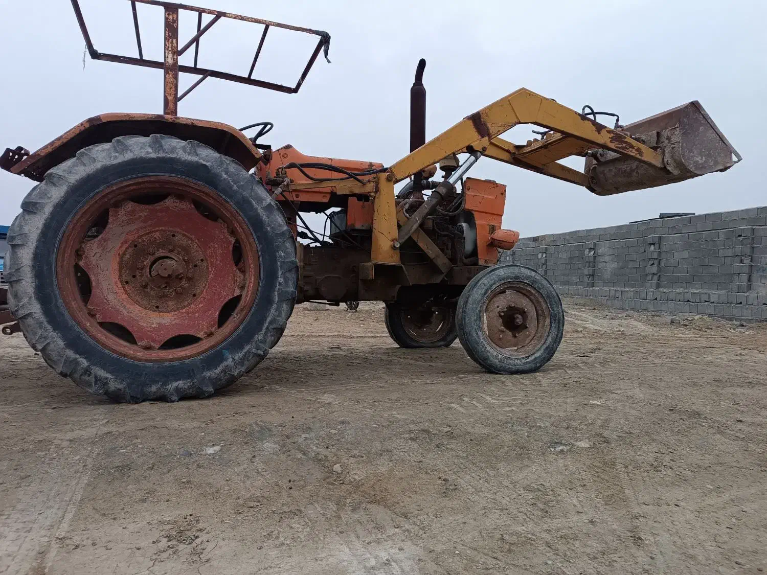 تراکتور با تانکر آب و بیل جلو 4جک|خودرو سنگین|گمیشان, |دیوار