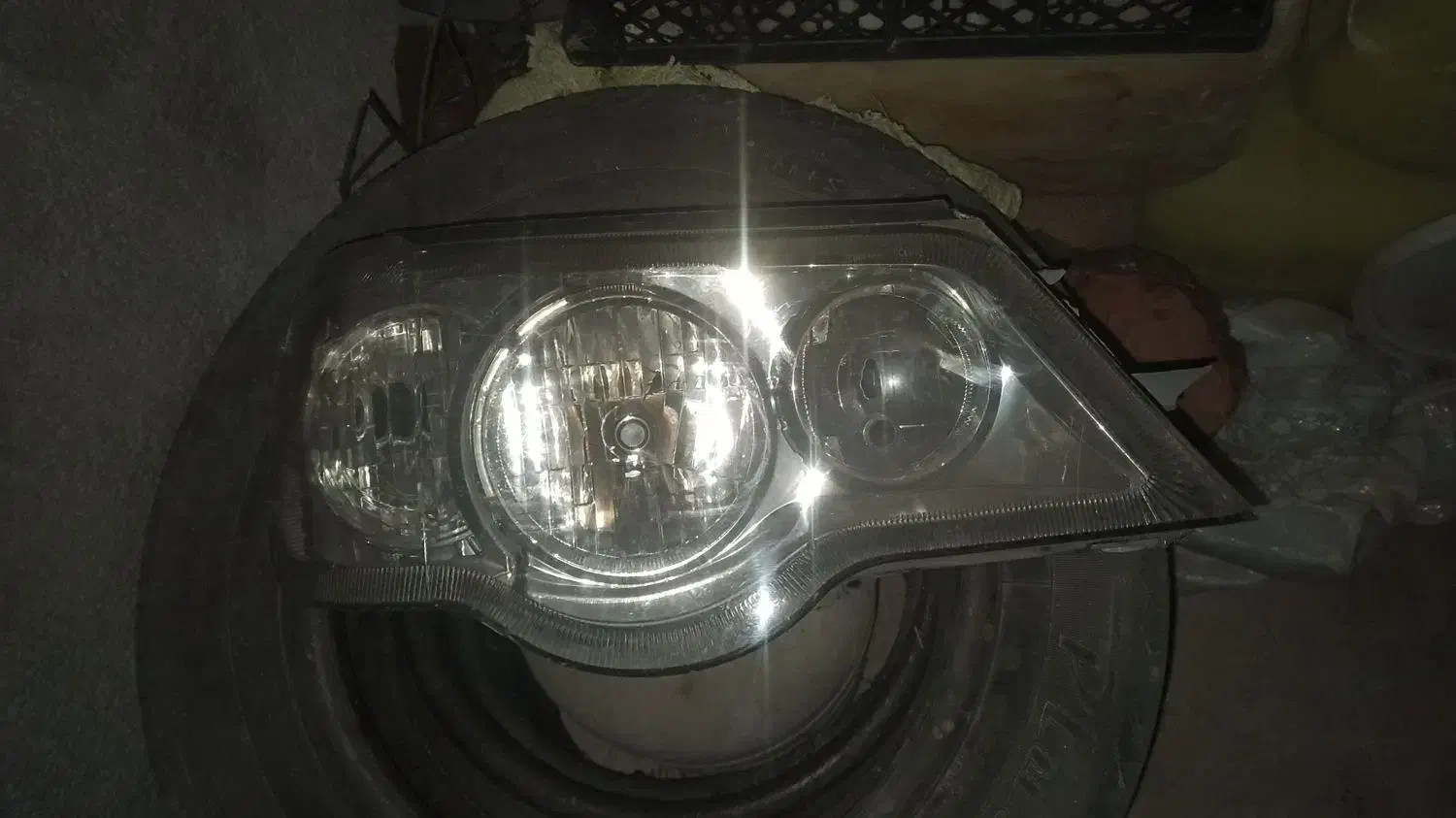 چراغ جلو ۱۱۱ سمت راننده|قطعات یدکی و لوازم جانبی|قزوین, |دیوار