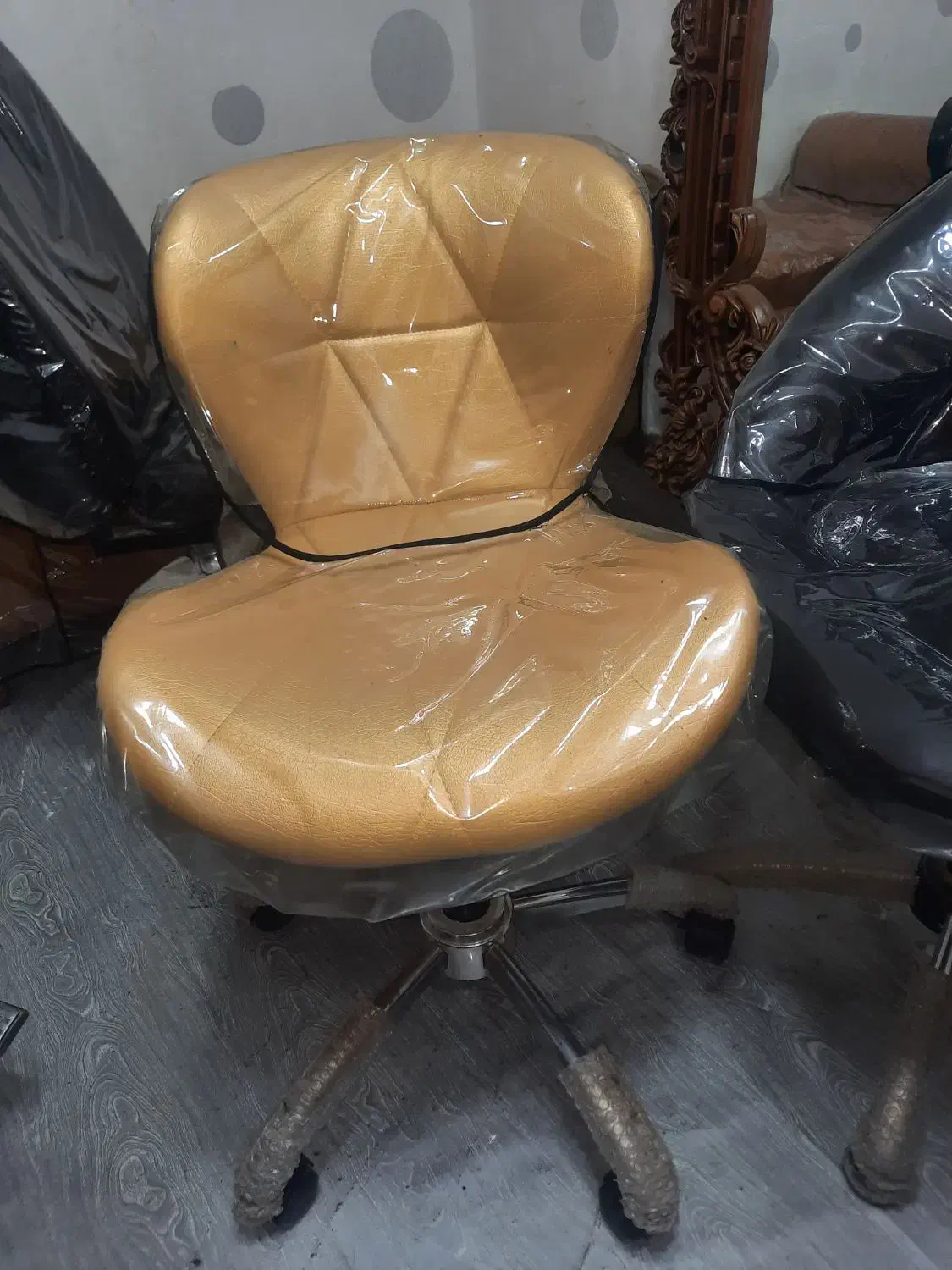 وسایل آرایشگاه|آرایشگاه و سالن‌های زیبایی|اهواز, سیصد دستگاه|دیوار